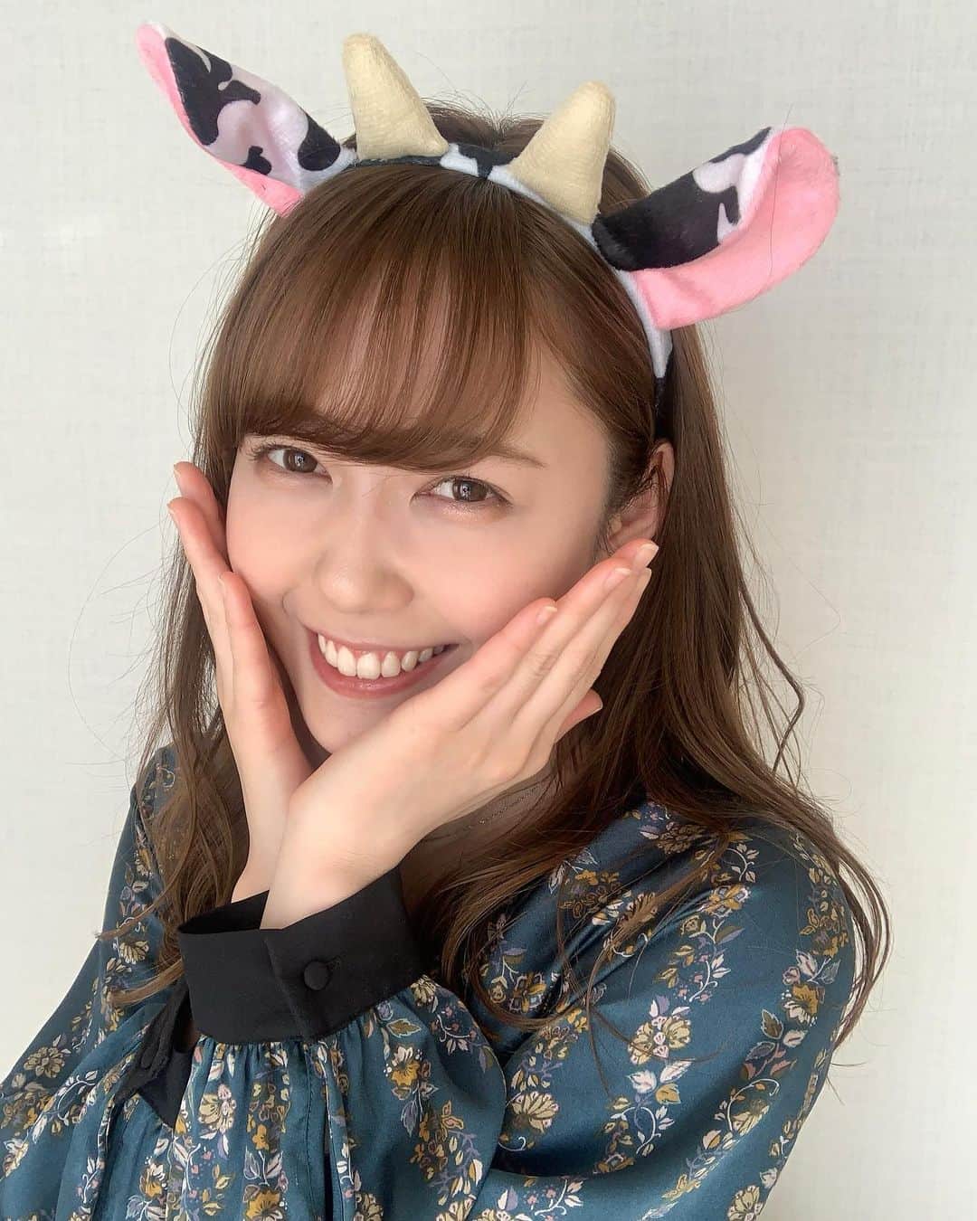もえりんのインスタグラム：「明けましておめでとうございます！  2021年は丑年🐮🌸 一歩一歩、焦らず着実に物事を進めることが大切な年らしい…！ コツコツと頑張っていける1年にしたいです🐾  #あけましておめでとうございます  #今年もよろしくお願いします  #丑年 #2021 #🐮」