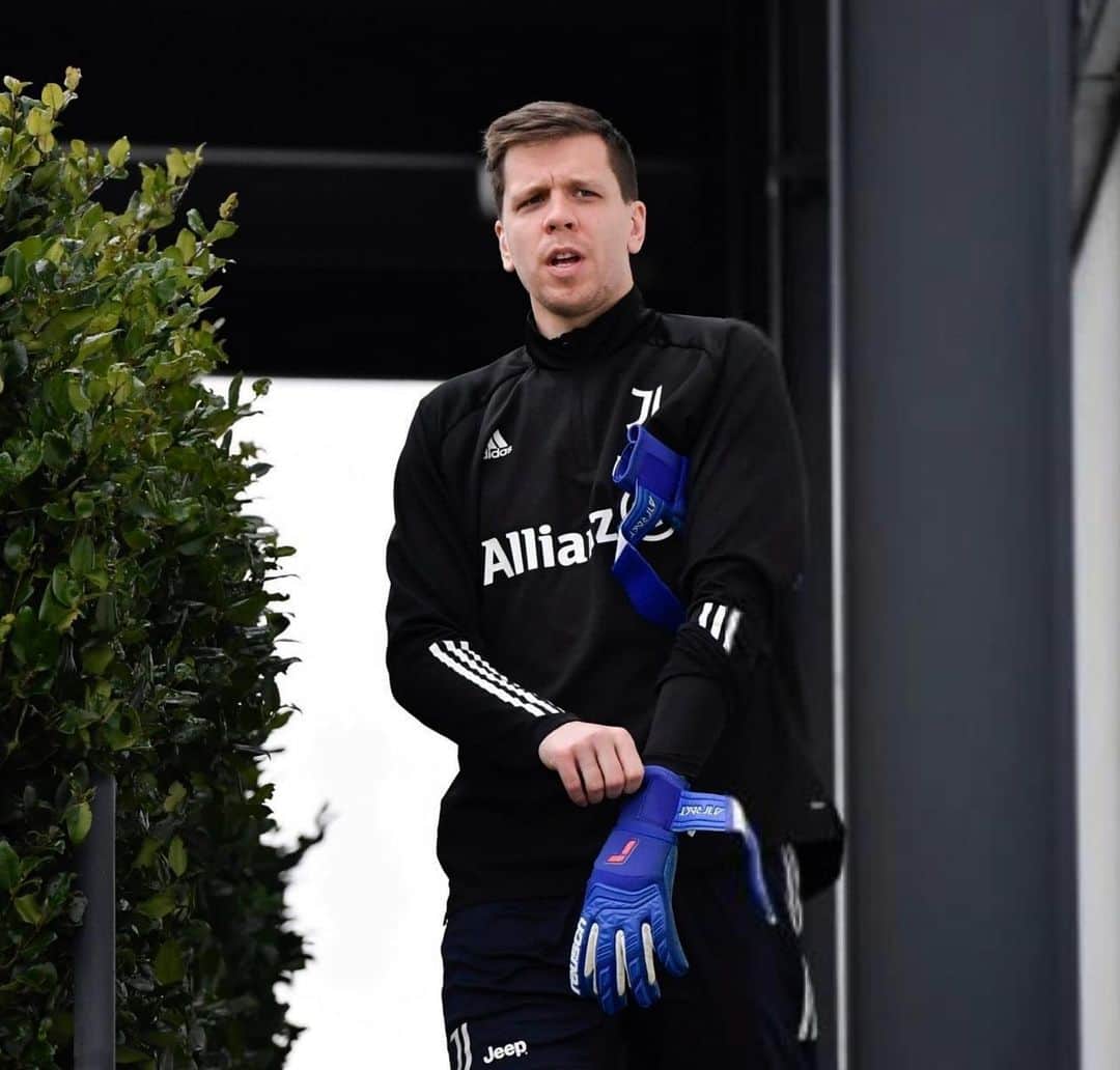 ヴォイチェフ・シュチェスニーのインスタグラム：「New year, new challenges... let’s go!💪  #ForzaJuve #Training #Juventus」