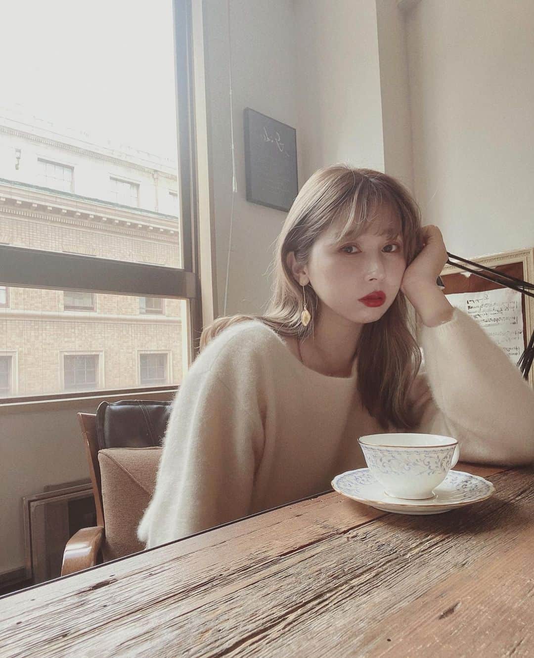 のインスタグラム：「START ： さて、仕事始めようと思ったら…  こんなのんびりしたの久しぶりだから、 頭がまだ起きない…😂🧡 ： ： 明日は大事な発表があるんだ… 緊張して、ドキドキします…🦦 ： ： さて、コーヒー飲んで目を覚まそ♡ ： ： #PUI#Puishop#BENOÎTE#benoite #プイ#ブノワト」