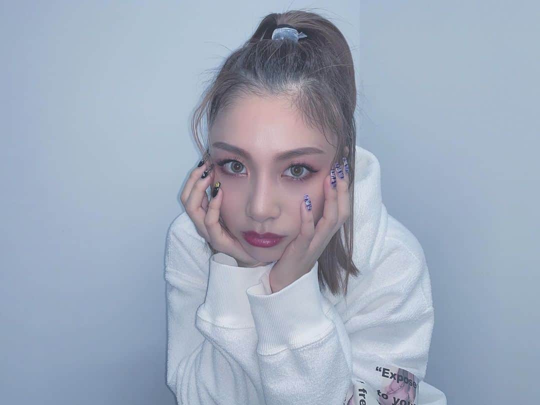 honoka のインスタグラム：「マツエクばさばさ。 ライブの日はついついメイク 濃いめにしてしまう。笑笑 どんなお正月お過ごしですか❣️」