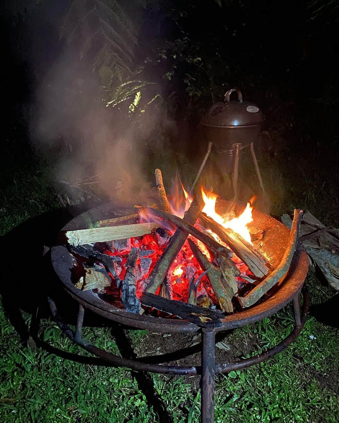 メロディー・ヌランダニ・ラクサニさんのインスタグラム写真 - (メロディー・ヌランダニ・ラクサニInstagram)「Bonfire nights are the best nights🔥」1月2日 21時33分 - melodylaksani92