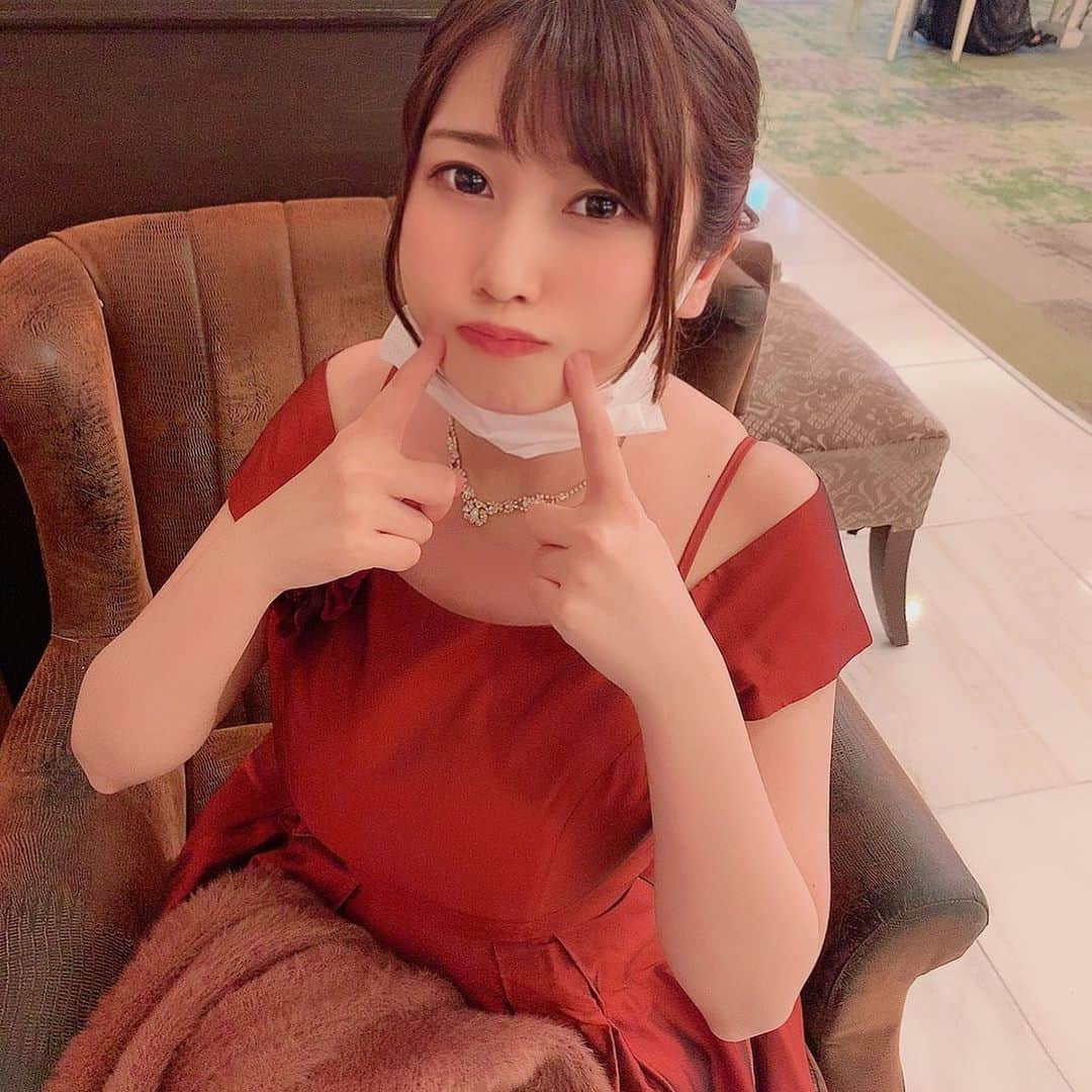 霧島さくらさんのインスタグラム写真 - (霧島さくらInstagram)「あけましておめでとうございます🍾  今年もよろしくお願い致します！」1月2日 21時34分 - kirichan_0303