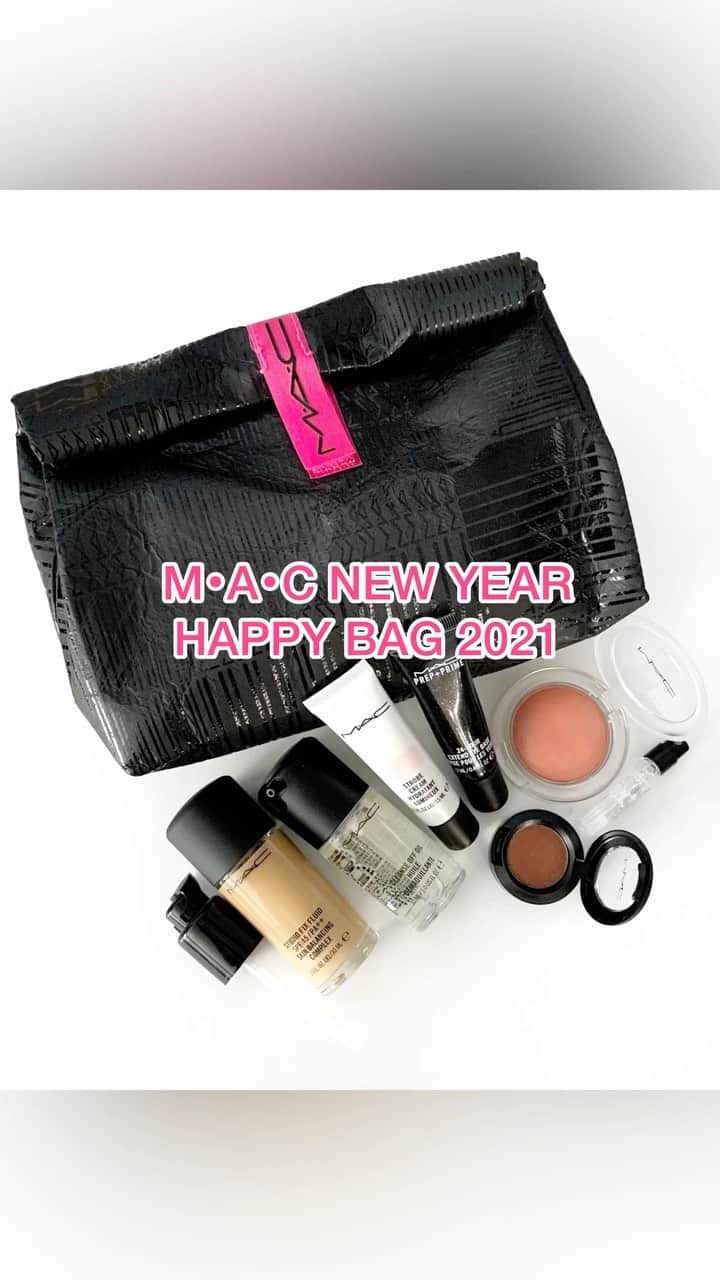 M∙A∙C Cosmetics Japanのインスタグラム：「2021年ラッキーバッグ✨  M·A·Cで人気のアイテムが揃った3種のラッキーバッグが、公式オンライン限定発売！ 新年に相応しい豪華なキットを見逃さないで✨  ㅤ ＼税込19,000円相当！／ ■M·A·C ニュー イヤー ハッピー バッグ 2021 （税込12,980円） 【内容】 ・スタジオ フィックス フルイッド SPF 15（30mL）: NC25 ・ストロボクリーム ピンクライト（15mL） ・M·A·C クレンズ オフ オイル（30mL） ・グロー プレイ ブラッシュ（7.3g）: グランド ・スモール アイシャドウ（1.5g）: アンティークト ・M·A·C プレップ プライム 24 アワー エクステンド アイ ベース（12mL） ・M·A·C プレップ プライム フィックス+（2.5g） ・オリジナルポーチ ※サイズ: H160 X W180 X D50MM  ㅤ ＜発売情報＞ ☑︎公式オンライン販売中」