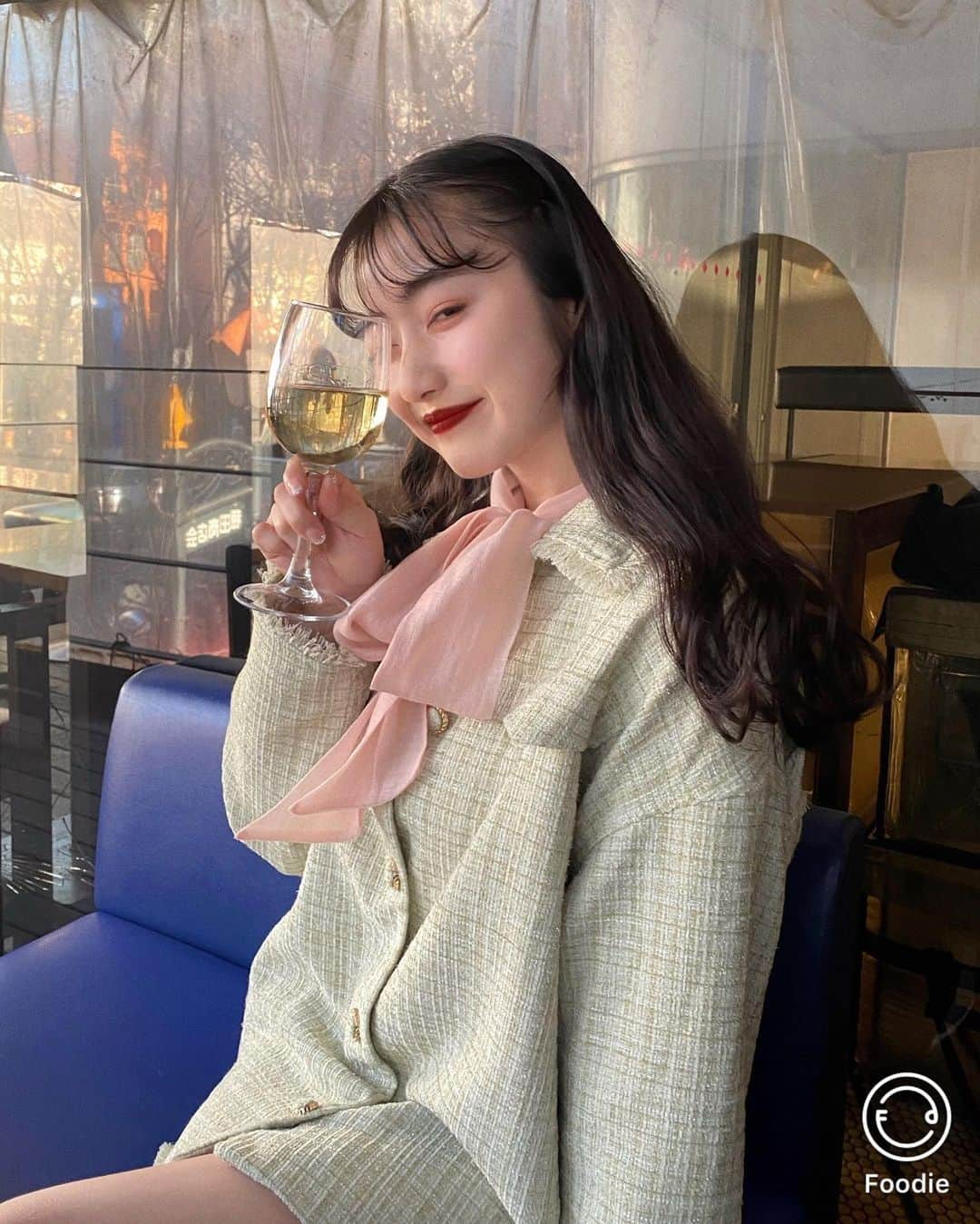 河﨑莉奈さんのインスタグラム写真 - (河﨑莉奈Instagram)「자매데이트🥂🎀🤍   カワサキ三姉妹YouTubeも撮ったので 動画お楽しみに〰️  お洋服はセットアップもリボンブラウスも　@berin__official だよ🤍  カメラアプリは　@foodieapp.official です🎞 フィルター　SI4」1月2日 21時54分 - rinya5588