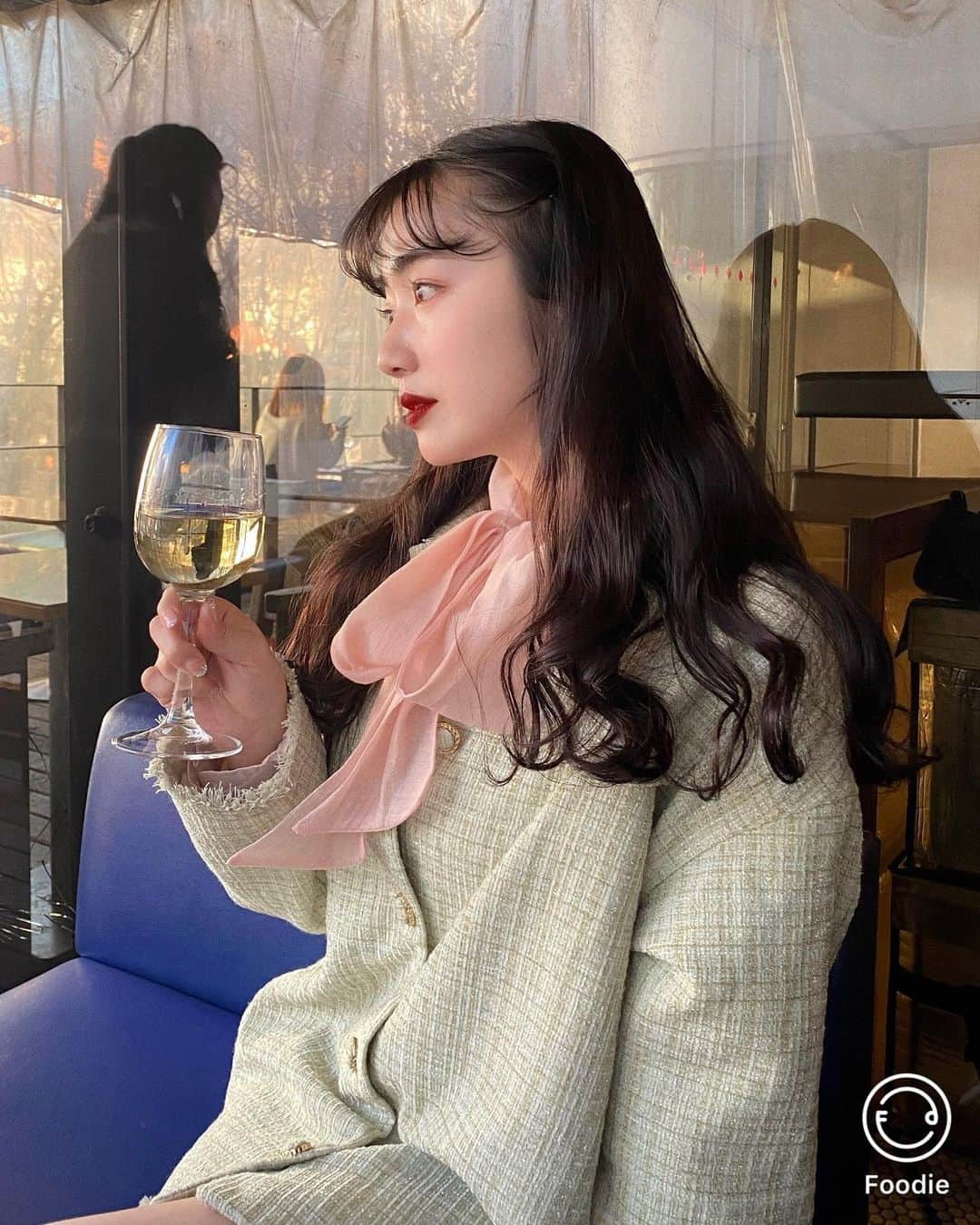 河﨑莉奈さんのインスタグラム写真 - (河﨑莉奈Instagram)「자매데이트🥂🎀🤍   カワサキ三姉妹YouTubeも撮ったので 動画お楽しみに〰️  お洋服はセットアップもリボンブラウスも　@berin__official だよ🤍  カメラアプリは　@foodieapp.official です🎞 フィルター　SI4」1月2日 21時54分 - rinya5588