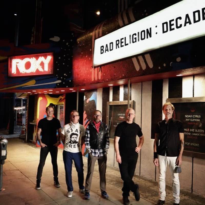 のインスタグラム：「A huge THANK YOU to everyone who came to our Decades streaming events. The response from you, our fans, has been overwhelming. The kind words, the chatting and singing along with you every Saturday for the past four weeks have been a highlight of our year. ☺️ That being said, we've heard you, and we are going to leave the episodes up for you to re-WATCHO! beyond the January 5th date we had previously advertised.  Please continue to enjoy them until Midnight on January 11th.  Merchandise is going away on January 4th at 2 PM PST.  Tickets will be sold until January 9th at 2 PM PST.  Be kind, take care of each other, Bad Religion」