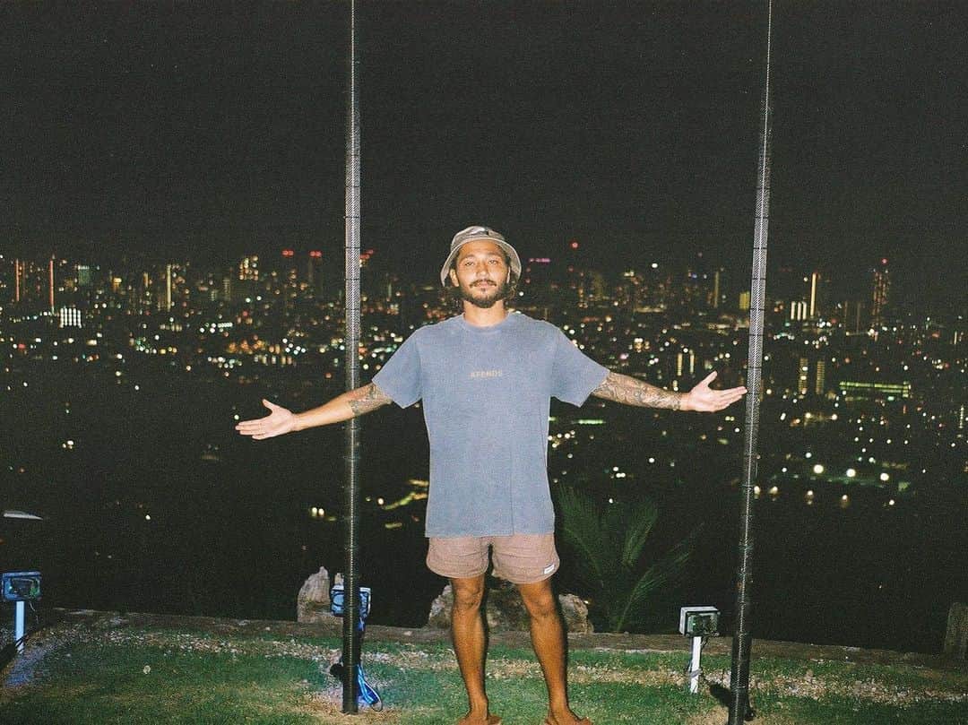 ビタラフ・アルマンのインスタグラム：「Happy new 👂  2021」