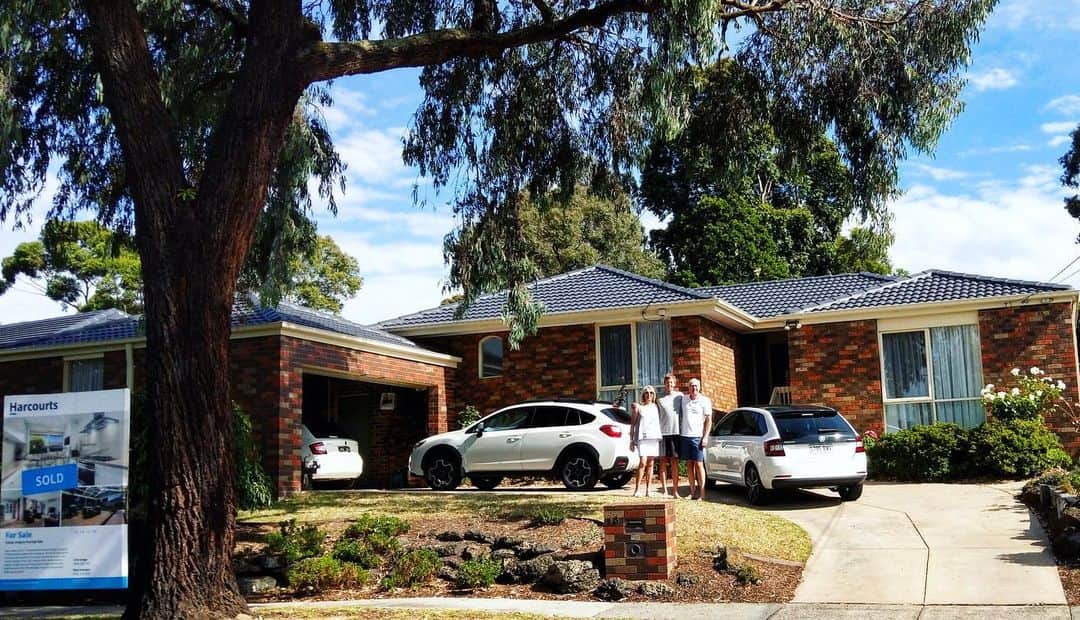 トラビス・マホーニーのインスタグラム：「Last time at Terama Crescent. So many amazing memories growing up in this house!」