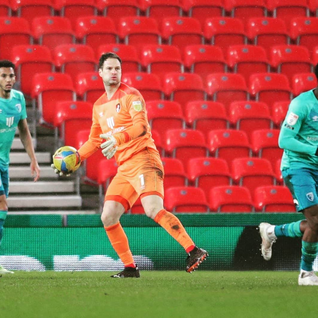 アスミル・ベゴヴィッチのインスタグラム：「Big win for us tonight! Happy New Year everyone and always nice to be back in Stoke. 💥🆎🧤🍒⚽️ @ab1gk @officialafcb @ab1gk.be @ab1gk.be」