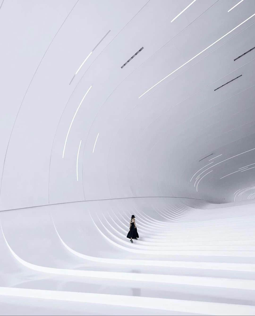 コートエシエルさんのインスタグラム写真 - (コートエシエルInstagram)「Inspired by the fluidity in architecture ▪️ Heydar Aliyev Center by @zahahadidarchitects ​blurs the conventional differentiation between architectural object and urban landscape, building envelope and urban plaza, figure and ground, interior and exterior / pic by @hx1125 📸 . . . . #zahahadid #zahahadidarchitects #zahahadiddesign #zahahadidarchitecture #zahahadidarchitect #heydaraliyevcenter #architecturephotography #architecturelovers #architecturedesign #architectureporn #archidaily #archlovers #architecturedaily #architecture_hunter #architecturedetail #heydaraliyev #heydaraliyevfoundationoffical #zahahadidgallery #architecturedose #architecturelife」1月3日 7時51分 - coteetciel