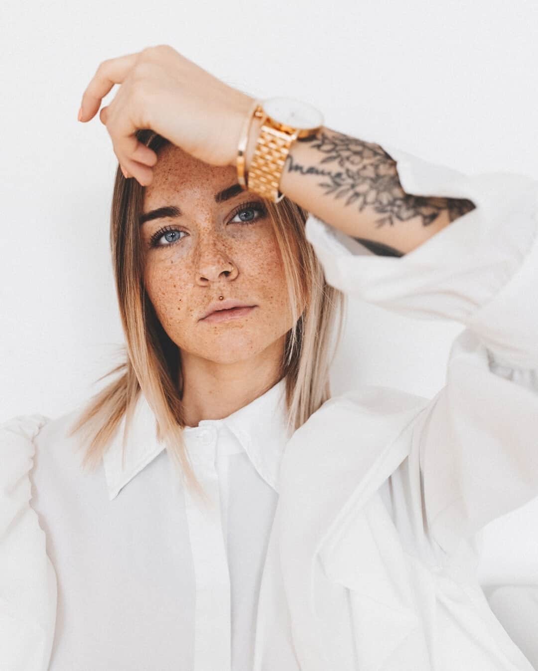 Kapten & Sonさんのインスタグラム写真 - (Kapten & SonInstagram)「'Be the energy you want to attract.' ✨ Beautiful @genausonuranders shines with our watch Chrono Gold "Steel". 🙌 #bekapten #kaptenandson⁠ .⁠ .⁠ .⁠ #watches #jewelry #outfitdetails #ootd #inspiration #style #fashion #fashionlover #explore #details #casual #look」1月3日 7時55分 - kaptenandson