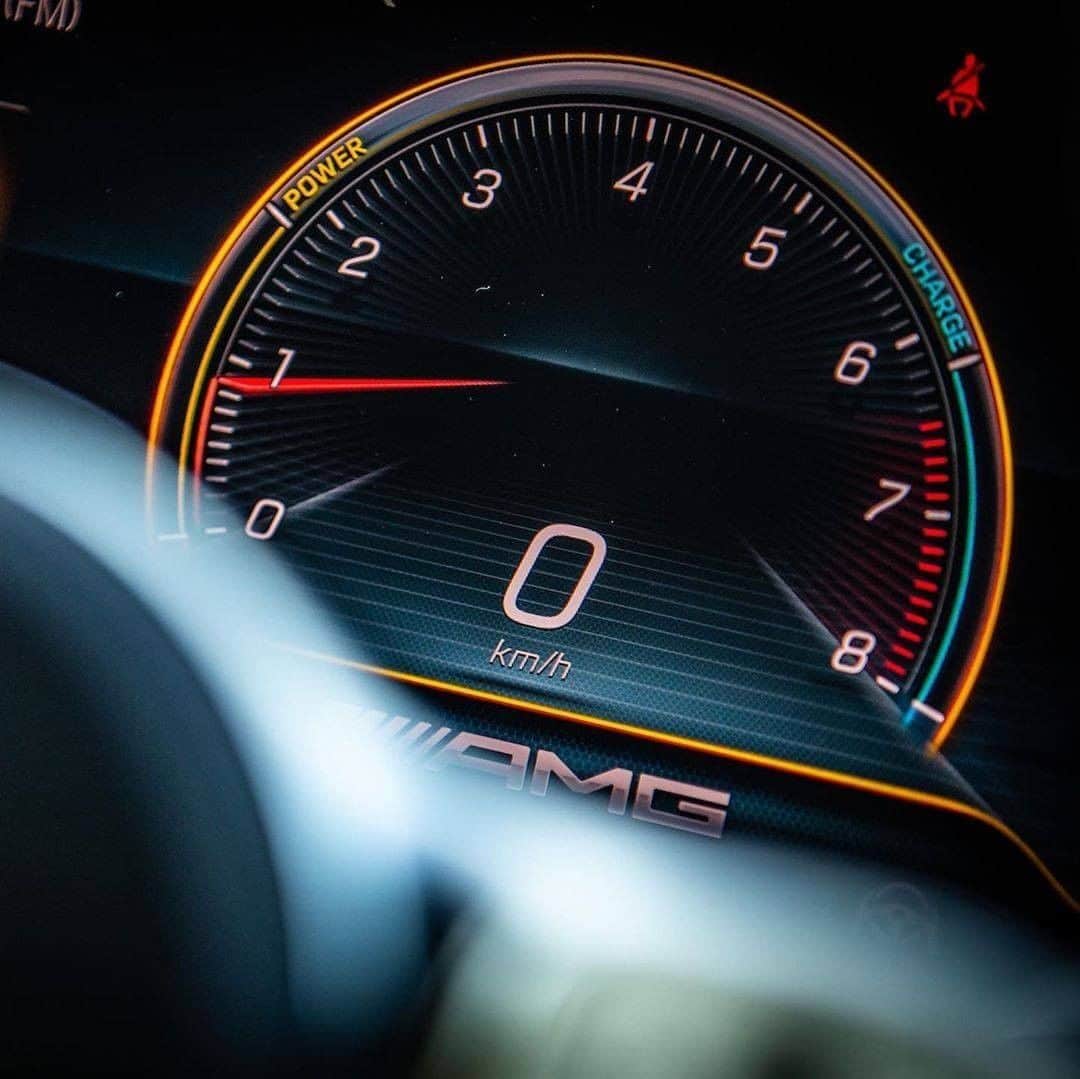 メルセデス・ベンツさんのインスタグラム写真 - (メルセデス・ベンツInstagram)「[Kraftstoffverbrauch kombiniert: 9,6 l/100 km  CO₂-Emissionen kombiniert: 220 g/km  mb4.me/DAT-Leitfaden  Mercedes-AMG GLE 53 4MATIC+ SUV]   Getting caught up in the details has never been better. #MercedesAMG #AMG #DrivingPerformance  📷 @tinojacobs.be via @mercedesamg」1月3日 7時55分 - mercedesbenz