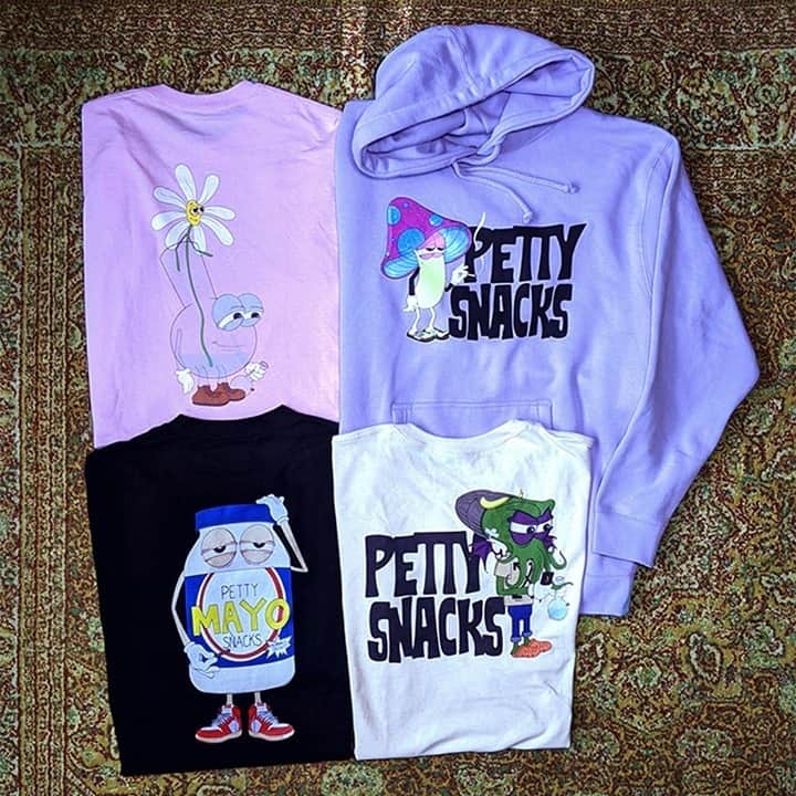 zumiezさんのインスタグラム写真 - (zumiezInstagram)「@pettysnacks is hooking you up with some new gear for the new year!🍌🌼 like and comment what you would be if you were a @pettysnacks character for a chance to win!」1月3日 8時00分 - zumiez
