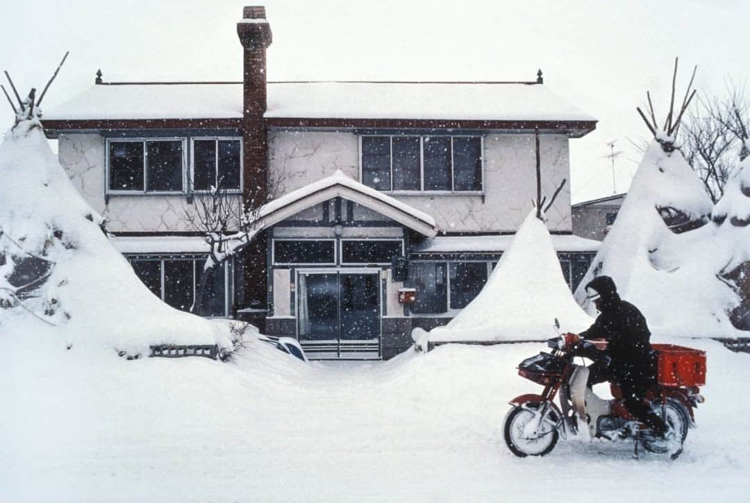 National Geographic Travelさんのインスタグラム写真 - (National Geographic TravelInstagram)「Photo by Michael Yamashita @yamashitaphoto / “Neither snow nor rain nor heat nor gloom of night stays these couriers from the swift completion of their appointed rounds.” This is commonly misidentified as the creed of U.S. mail carriers, but actually it is just the inscription found on the New York City Post Office on Eighth Avenue, formerly the New York General Post Office. It is certainly true in Hokkaido, Japan, where the mail is delivered by motorcycles even in snow. #Hokkaido #Japan #snowbike #winterweather #winterdays」1月3日 8時35分 - natgeotravel