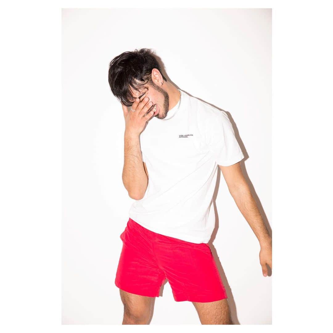 新田桂一のインスタグラム：「皆様！売り切れる前に是非！ @three00_laa  @losangelesapparel_japan   1/3(sun)〜THREE00の店頭にて販売開始‼️  LOGO PAC TEE ¥5,500+tax （S,M,L,XL）  ※年末年始は12月31日～1月2日まで休業とさせていただきます。  皆様のご来店心よりお待ちしております。  photographer @keiichinitta   #theree00laa#madeinusa🇺🇸」