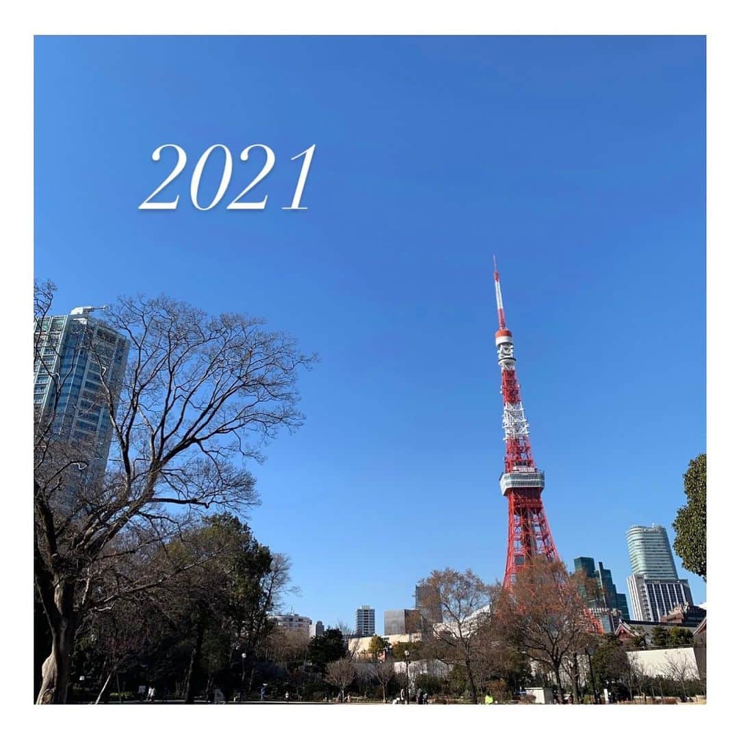 篠原菜月のインスタグラム：「2021年！遅ればせながら…﻿ 明けましておめでとうございます！﻿ 東京でのんびりなお正月🎍✨﻿ ﻿ ﻿ 何気ない日常を丁寧に今年も多くのことにチャレンジする年でありたいと思います。﻿ どうぞよろしくお願い致します✨﻿ ﻿ ﻿ #2021﻿#2021お正月#happynewyear」