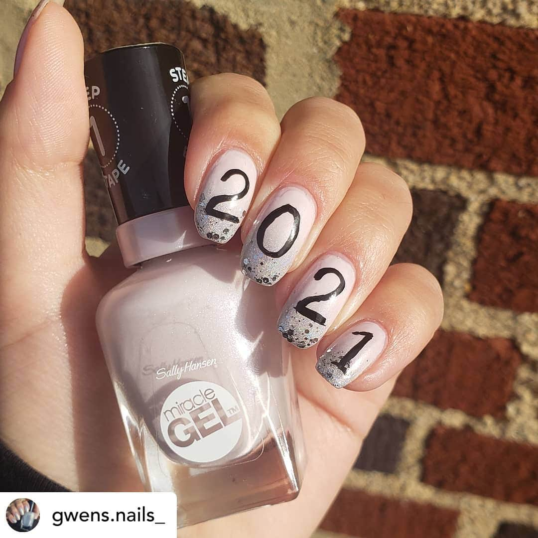 Nail Designsさんのインスタグラム写真 - (Nail DesignsInstagram)「Credit • @gwens.nails_ ✨ • It's 2021!! Here's to a happy and healthy new year! • • @sally_hansen "plush blush" @essie "set in stone" @colorclubnaillacquer "harp on it"  Acrylic paint  • • #happynewyear #newyearsday2021 #nyenails #newyearsnails #newyearsnailart #glitternails #explorepage #essienailpolish #naturalnails #explorepage #nailsonfleek #nailstoinspire #2021 #2021nails #nailsnailsnails #nailpolishaddict #nailsofinstagram #nailfies#nailspassion #nailspafeature  #nailfeature」1月3日 9時00分 - nailartfeature