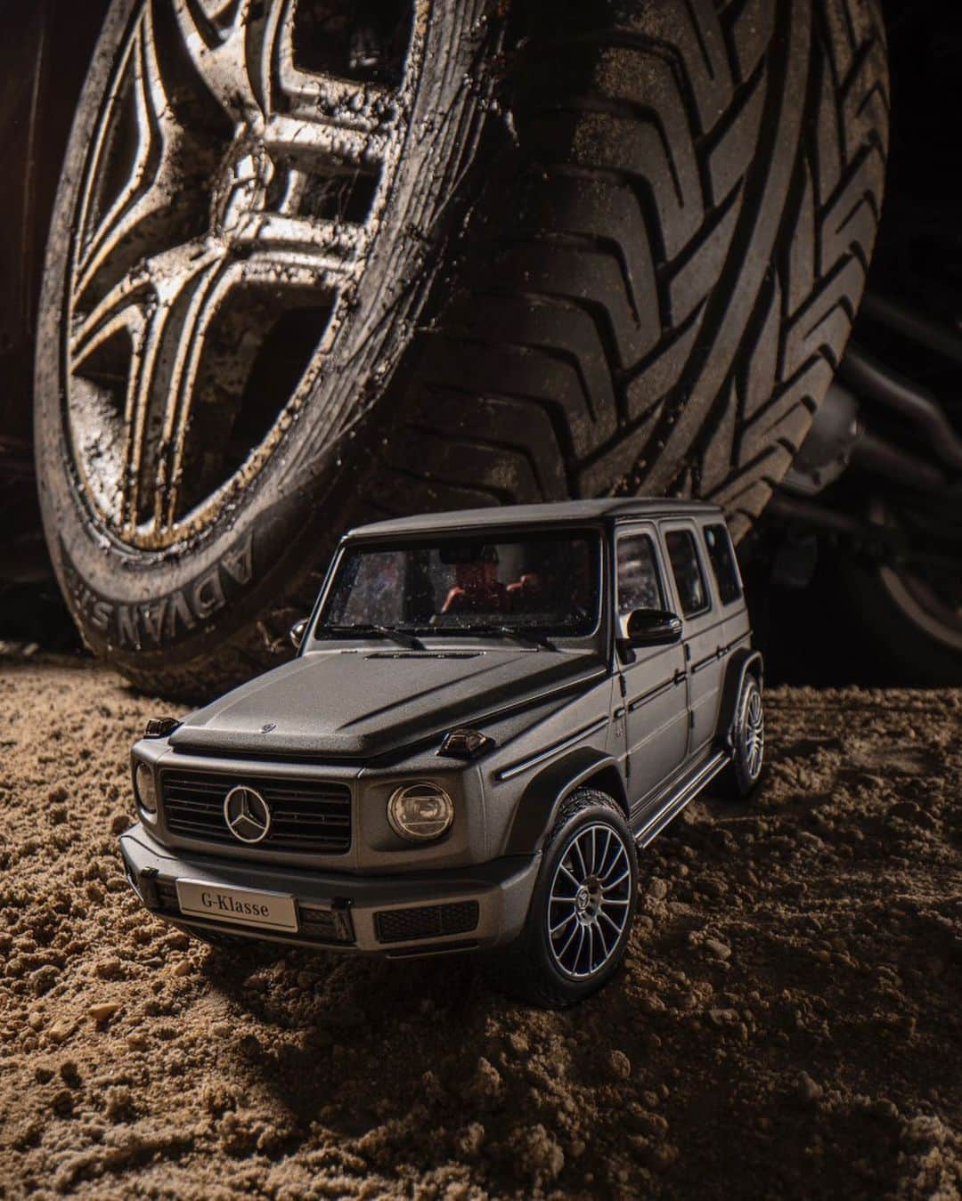 メルセデス・ベンツさんのインスタグラム写真 - (メルセデス・ベンツInstagram)「Looking good on all terrain. Just as authentic as the original. The Mercedes-Benz G-Class miniature model. Tap on the shopping tag to get yours! #MercedesBenz #Gclass #strongerthantime」1月3日 0時07分 - mercedesbenz