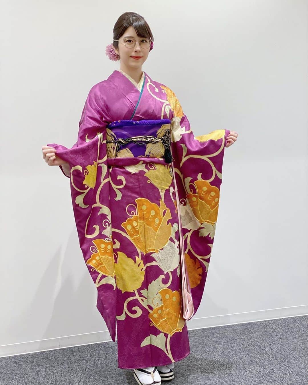 森山るりのインスタグラム：「. 遅ればせながら、 あけましておめでとうございます。 今年もよろしくお願いいたします。 みなさん心身共に健やかな1年となりますように☺︎ . #2021 #仕事始めでした #1本目から告知し忘れました #今年は忘れん坊を治したい」