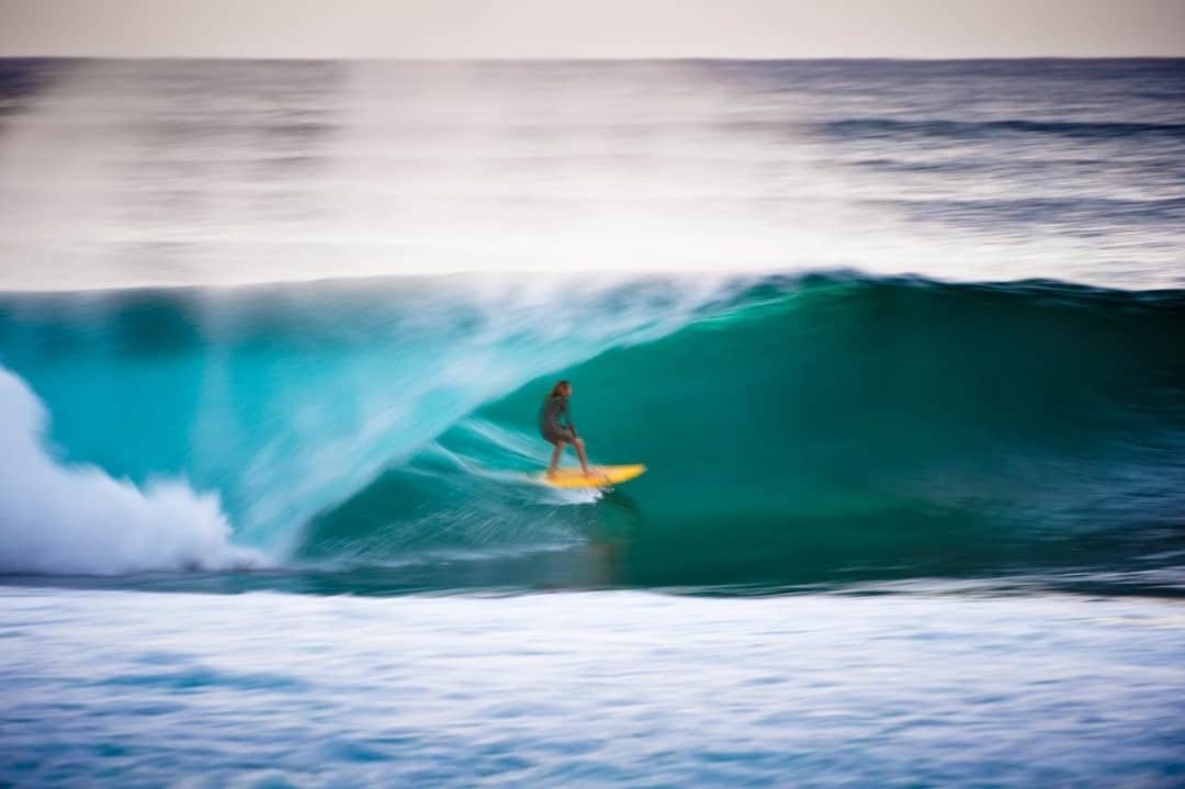 National Geographic Travelさんのインスタグラム写真 - (National Geographic TravelInstagram)「Photo by @michaelclarkphoto / In the tube of the Banzai Pipeline on the North Shore of Oahu. For this image I spent half an hour capturing motion-blur images—i.e., panning the camera horizontally with the motion of the surfer. This was the one image that really showed the motion just as I wanted to capture it. #pipeline #oahu #northshore #bigwavesurfing #surfing」1月3日 0時37分 - natgeotravel
