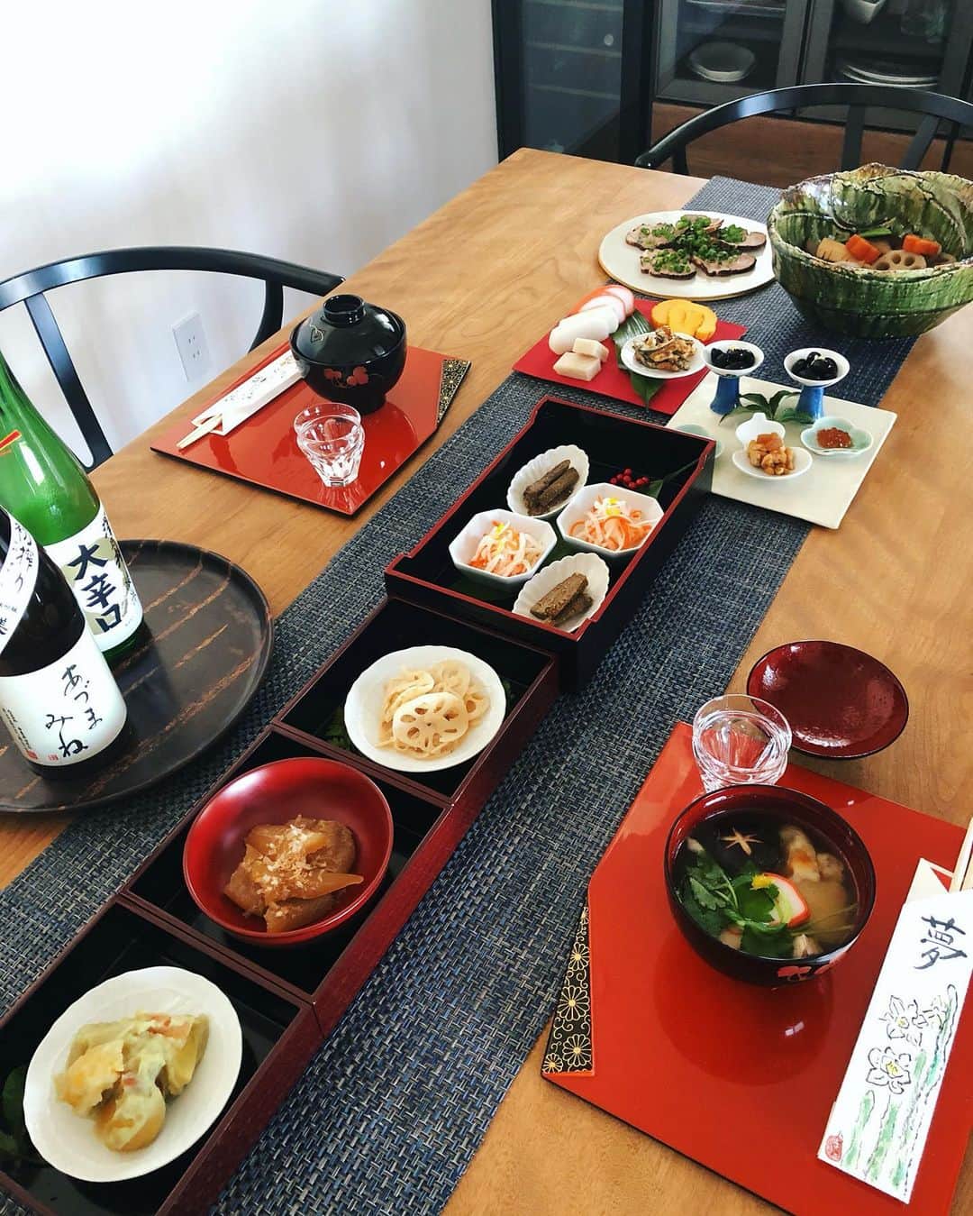 牧山純子のインスタグラム：「我が家のおせち料理はこんな感じ☺️  #おせち #おせち料理」
