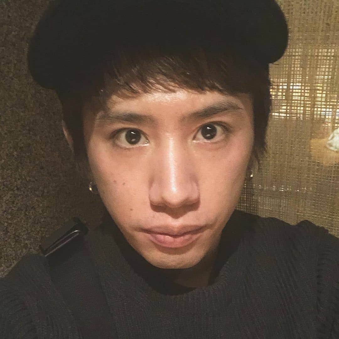 ONE OK ROCK WORLDさんのインスタグラム写真 - (ONE OK ROCK WORLDInstagram)「@10969taka --- あけましておめでとうございます。 地元に帰還。  Happy New Year. Going back to my hometown.   あけましておめでとうございます。なんだか状況が状況だけに年をまたいだ実感ないけど、、、 今年は去年より充実した年にしたいなー！というわけで今年もよろしくお願いします！🎉  happy New Year.  I don't really feel that we have spanned the year just because of the situation, but ... I want to make this year more fulfilling than last year!  So I look forward to enjoy this year  with you again!  🎉  @toru_10969 --- 皆さん明けましておめでとう御座います🎍2021年もONEOKROCKをどうぞ宜しく！！  Happy New Year everyone🎍We are looking forward to your continued support in 2021!!  @tomo_10969 --- 今年もよろしく🐮  #2021  Let's support each other this year🐮  @ryota_0809 --- Happy new year🌅🌈✨  #happynewyear #oneokrock #taka #toru #tomoya #ryota #10969」1月3日 0時48分 - oneokrockworld
