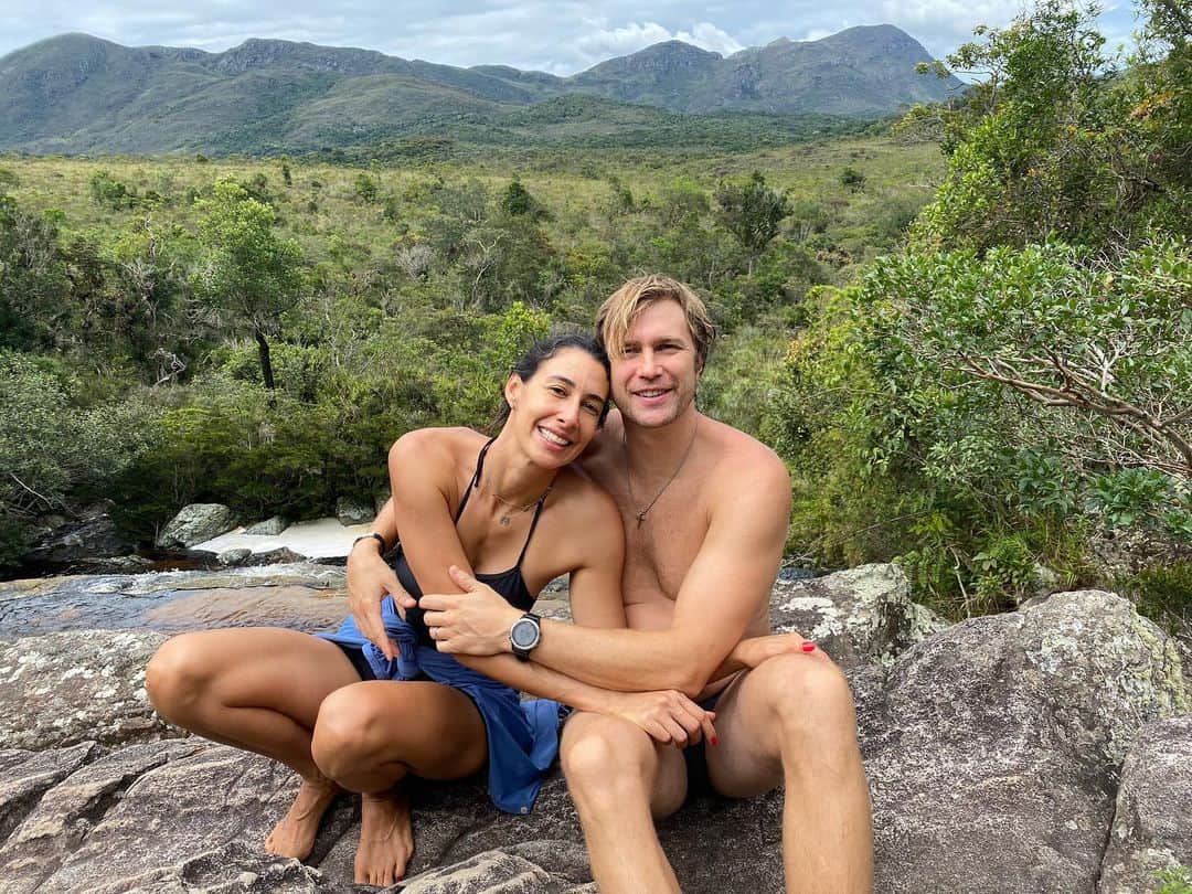 シェイラ・カストロのインスタグラム：「As vezes conseguimos uma foto assim, só eu e ele! Te amo! Obrigada por estar comigo nesta aventura eterna que é viver! #lindinho #meuamor #loveofmylife #sheillacastro」