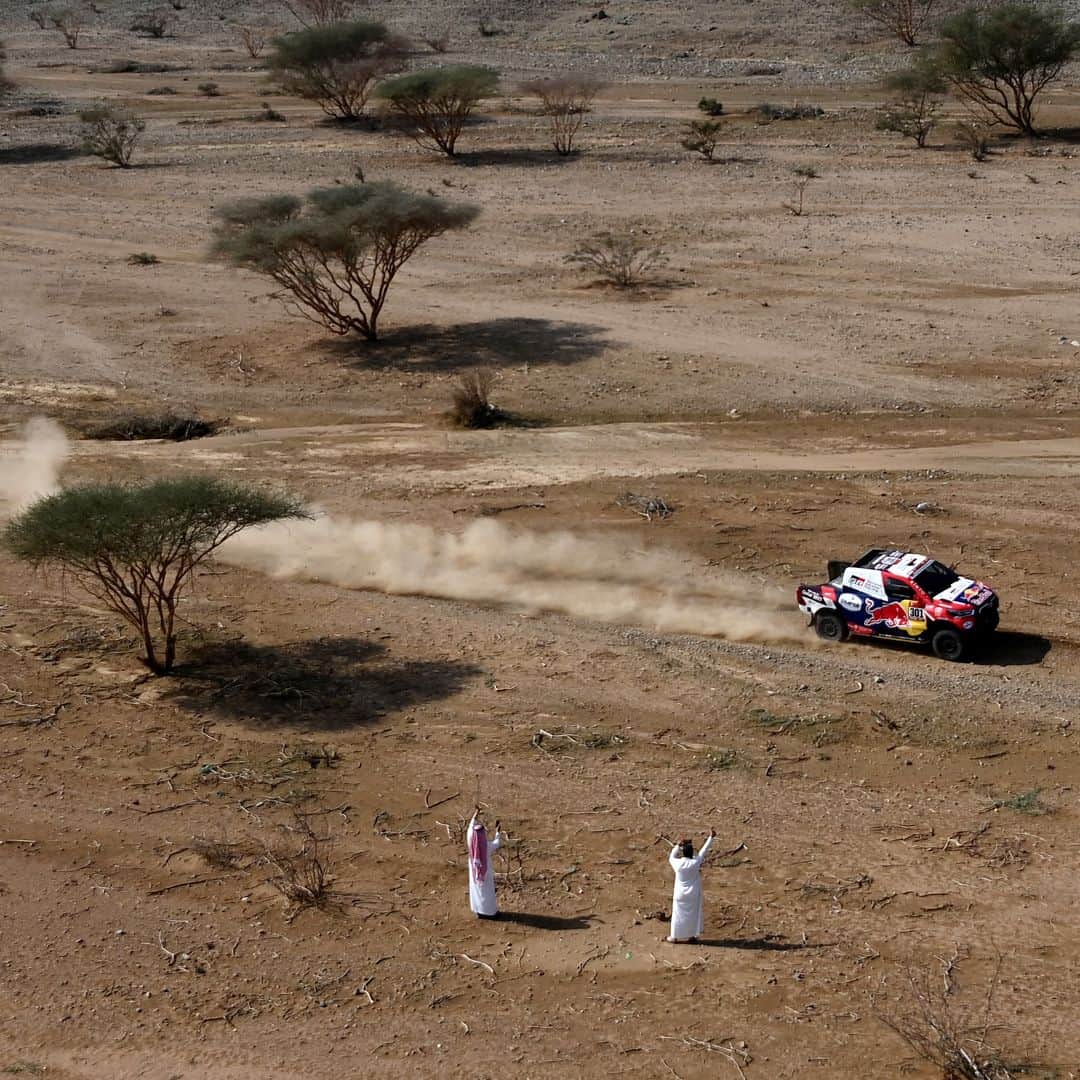 AFP通信さんのインスタグラム写真 - (AFP通信Instagram)「AFP Photo - Nasser Al-Attiyah wins the prologue - #Dakar2021⁣ .⁣ Toyota's driver Nasser Al-Attiyah of Qatar and his co-driver Mathieu Baumel of France  compete during the prologue near the Saudi city of Jeddah, on the eve of the 2021 Dakar Rally, on January 2, 2021. @afpsport」1月3日 1時02分 - afpphoto