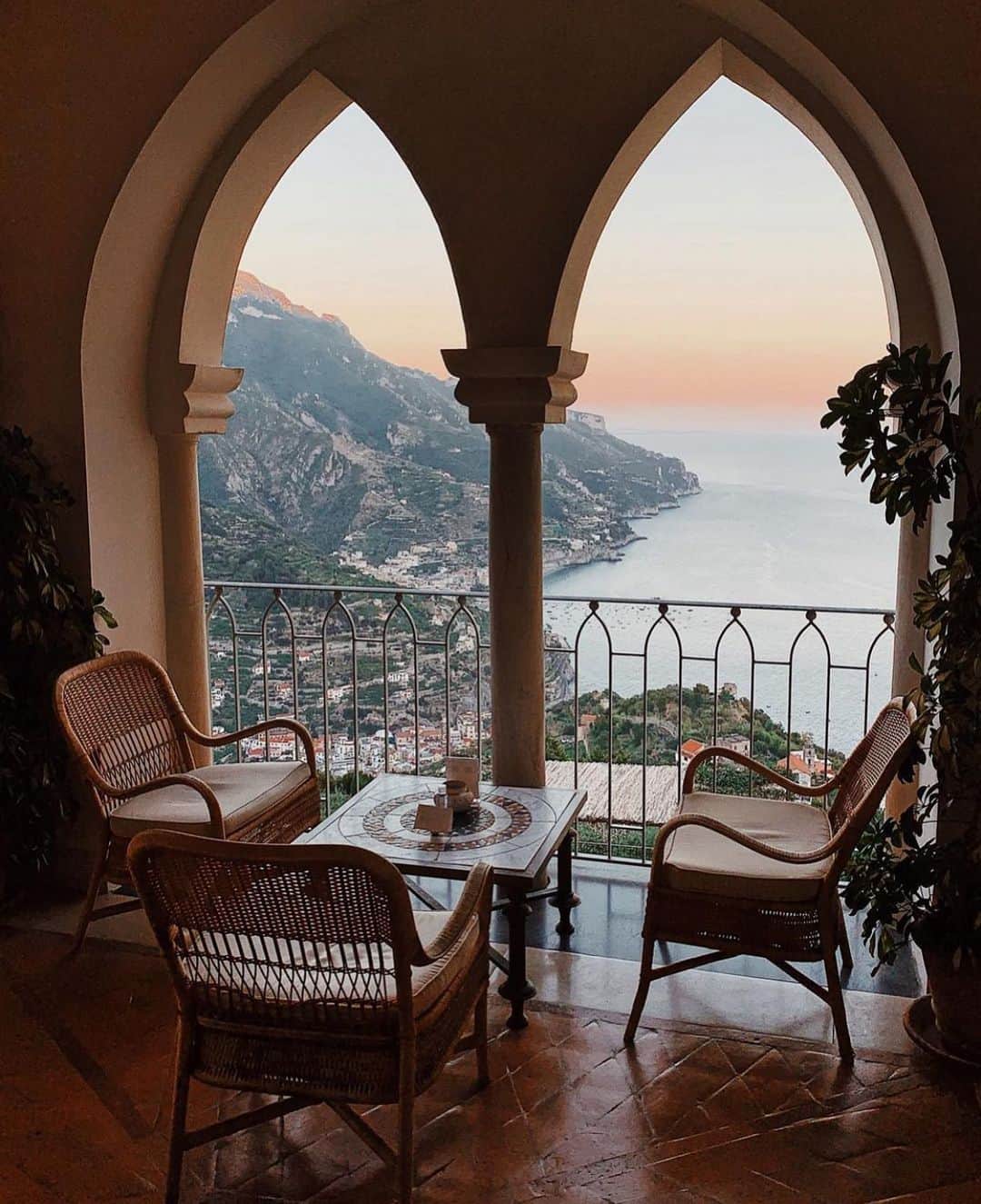 ダフネ・ジョイのインスタグラム：「Ravello 🤍 I’d love to see this one day」