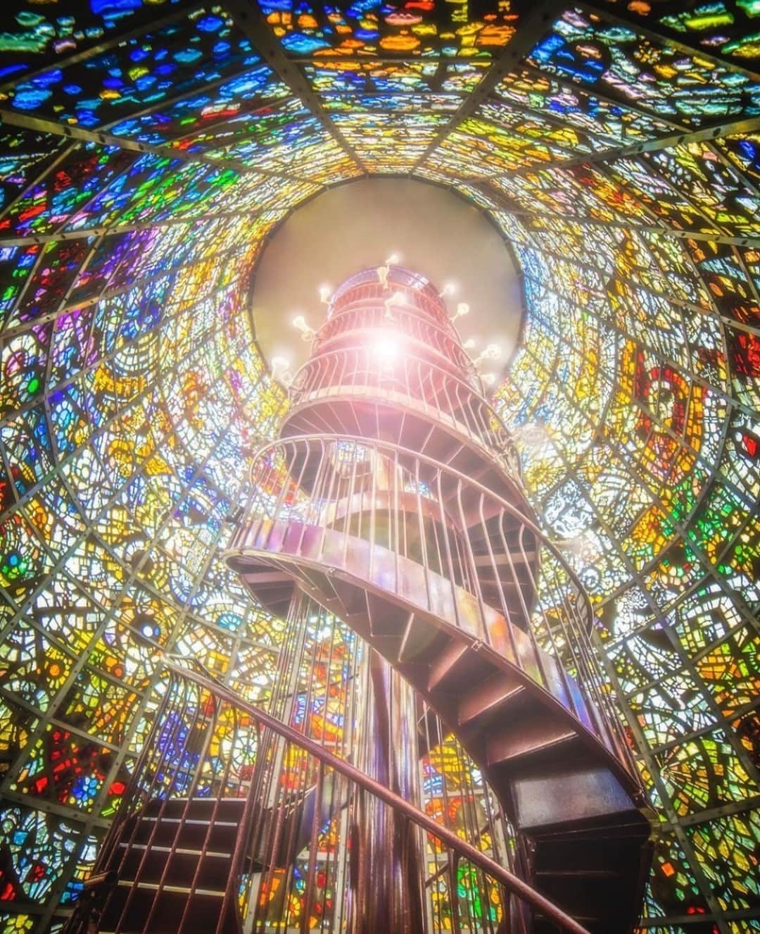 Earth Picsさんのインスタグラム写真 - (Earth PicsInstagram)「The Stained Glass Staircase at the Hakone Open-Air Museum in Japan 🇯🇵 by @takaphilography」1月3日 1時00分 - earthpix