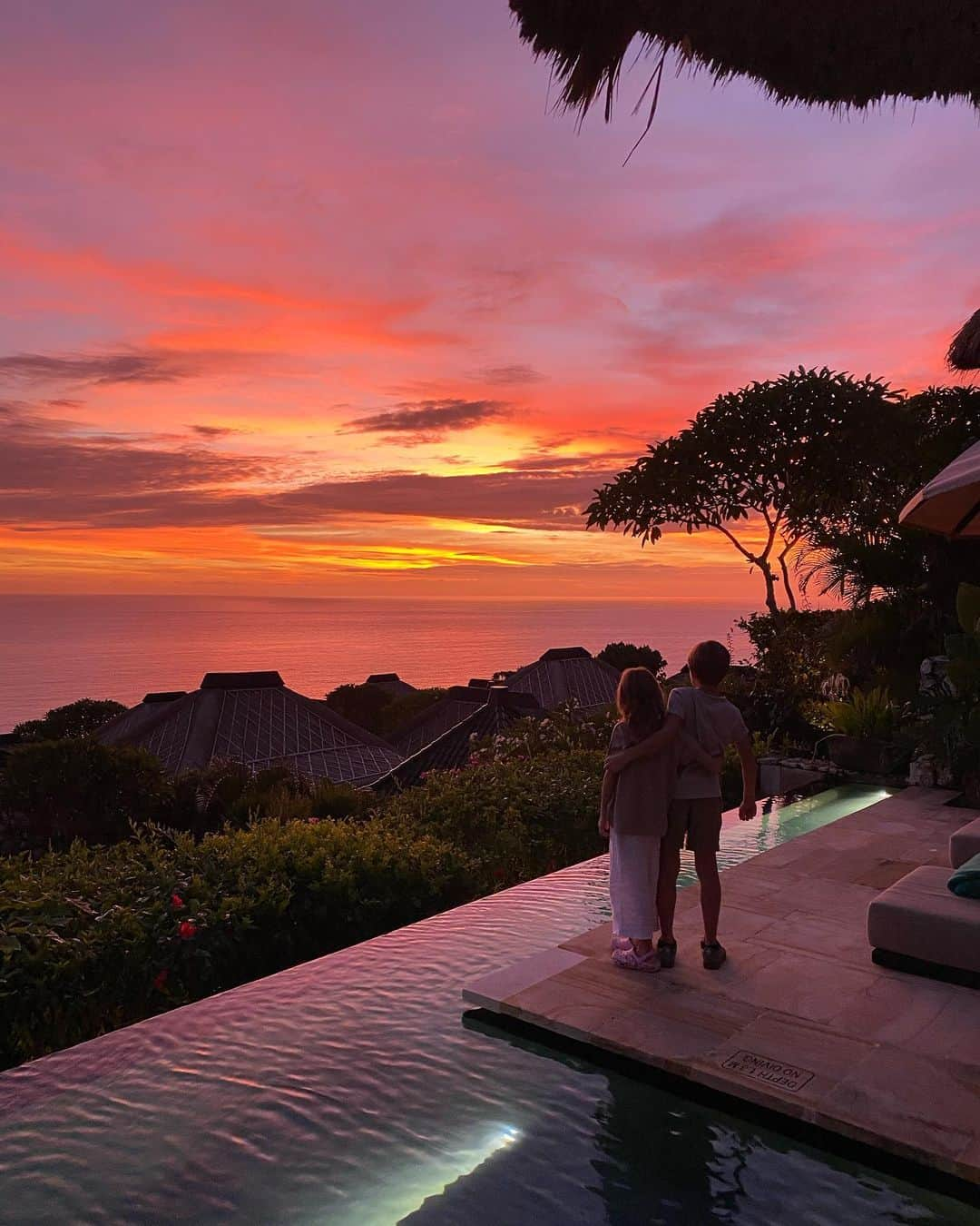 エレナ・ペルミノヴァさんのインスタグラム写真 - (エレナ・ペルミノヴァInstagram)「The best spot to enjoy the sunset 🌅  @bulgarihotels #bulgarimemories」1月3日 1時12分 - lenaperminova