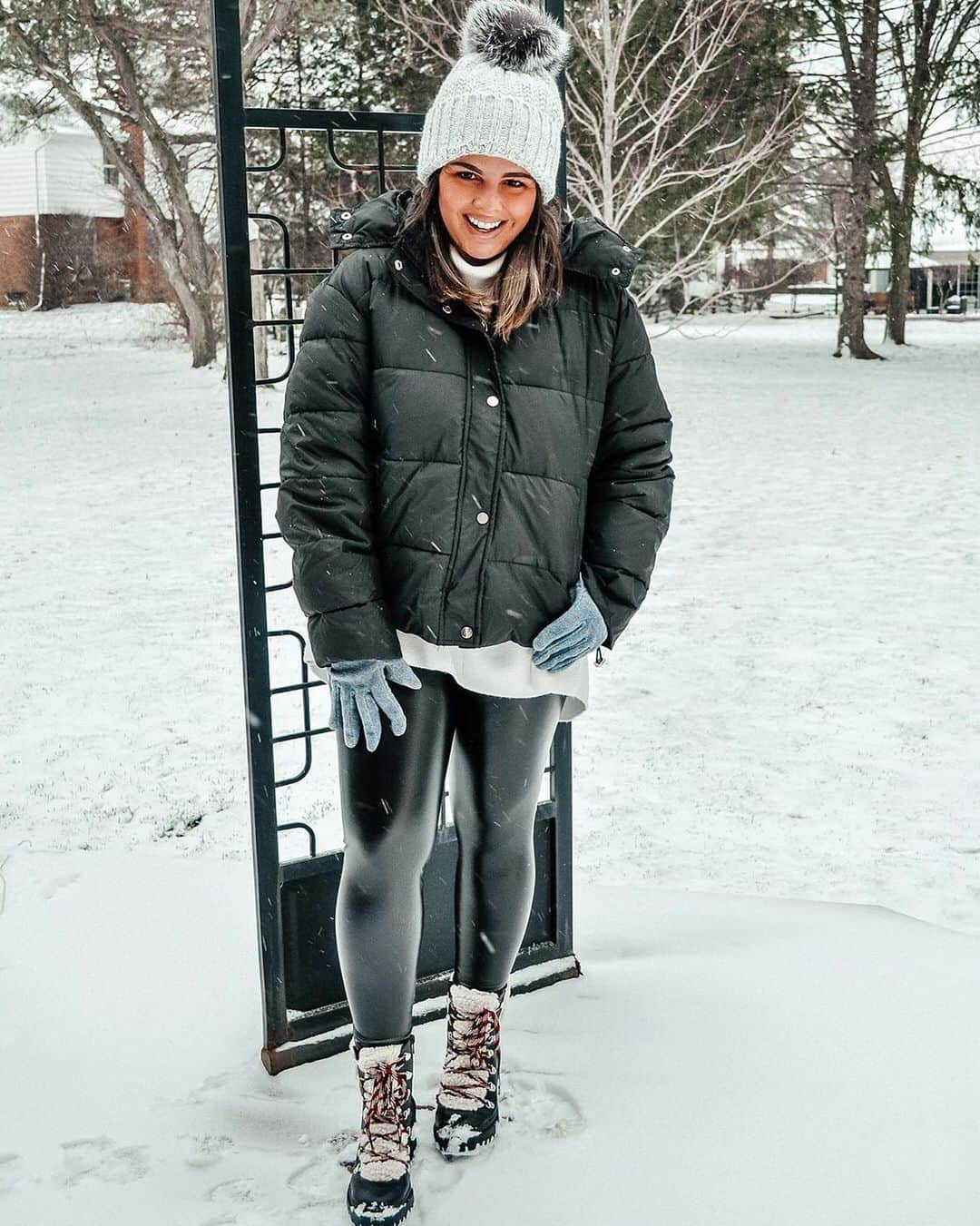 のインスタグラム：「Let it snow! ❄️ Tap to weather the winter in style. #Kohls #regram @fashionablyfunsized」