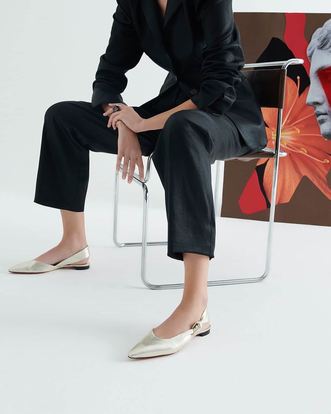 サントーニのインスタグラム：「This is the season to be happy and bright. Let your shoes be the perfect partner in joy.   #Santoni #madeinsantoni #asparkofbeauty」