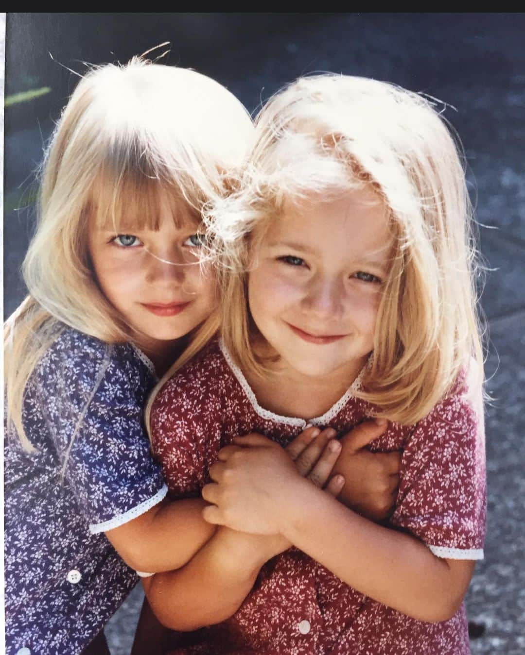 キャロライン・ヴリーランドさんのインスタグラム写真 - (キャロライン・ヴリーランドInstagram)「HAPPY BIRTHDAY BABY @avreeland! Not a shred of a clue where I would be without your sisterhood, friendship, kindness, and love. You are a special light in this world, there is no one like you. My heart feels such relief knowing I have you in my corner, always. And rest assured I will ALWAYS protect you my baby sister ❤️ Thank you for making me laugh, feeding me triscuits, guiding me when I’m in the wrong, and for sharing your extraordinary gift of poetry to the world. I adore every piece of you baba, my love. I know at 80 we will still be FaceTiming 10 times a day 😝 💋」1月3日 1時36分 - carolinevreeland