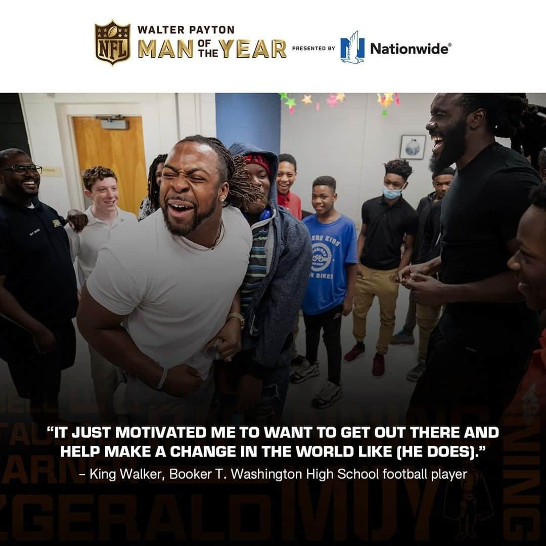 NFLさんのインスタグラム写真 - (NFLInstagram)「Steven Means meets with local high school football teams to teach them about the power and importance of voting.  Three players from Booker T. Washington High School share what they’ve learned from the @atlantafalcons’ #WPMOY nominee.」1月3日 1時30分 - nfl