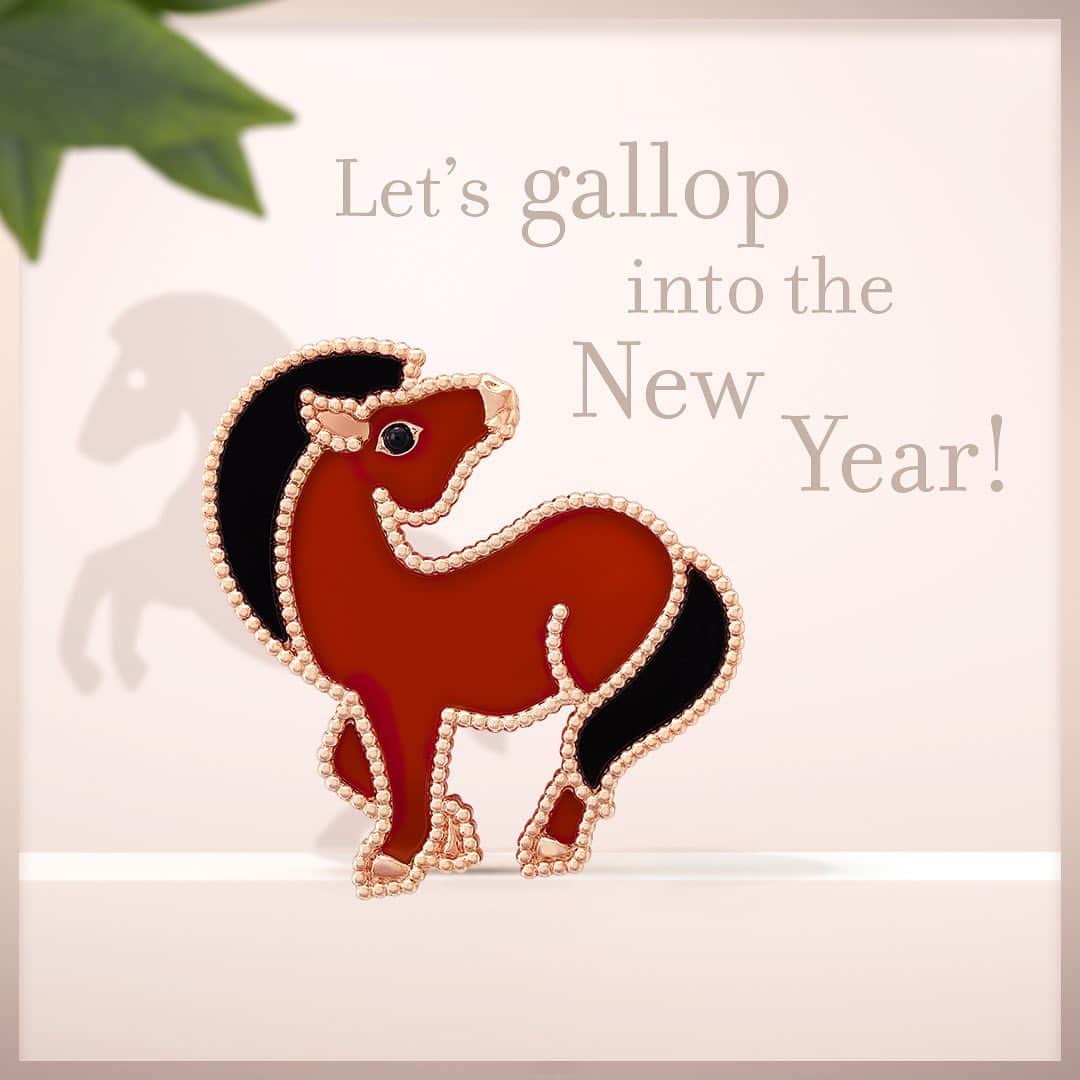 ヴァンクリーフ&アーペルさんのインスタグラム写真 - (ヴァンクリーフ&アーペルInstagram)「Follow the energetic Horse into the New Year, but do not forget the peaceful Turtle! Remember that everyone goes at their own pace. 🐎 🐢 #VCAluckyanimals #VanCleefArpels」1月3日 1時39分 - vancleefarpels