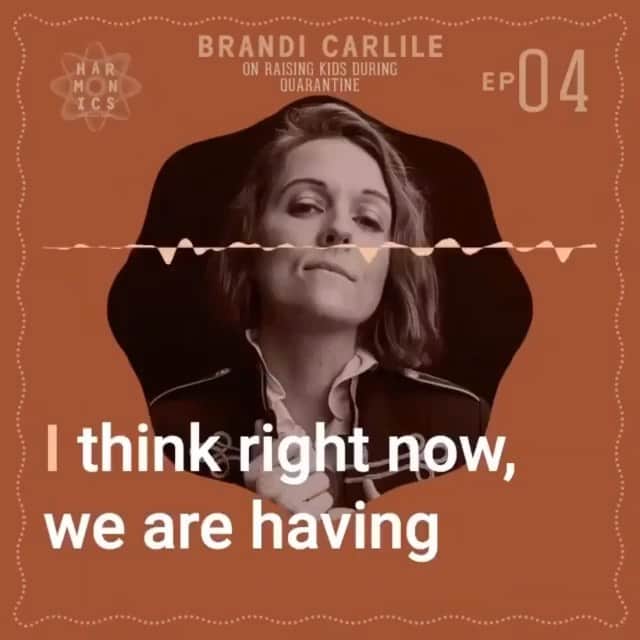 ベス・ベアーズのインスタグラム：「Whatcha doin this weekend? How bout catching up on @harmonicspodcast season1 before season 2 drops! How bout also signing up for our newsletter- link in bio! Where I'll be curating some of my favorite things - doing GIVEAWAYS of my favorite things and perhaps even some 2 Broke Girls memorabilia... and maybe some personalized video messages from yours truly! So sign up now! This is one of my favorite artists on earth @brandicarlile ! Listen at link in bio! @thebluegrasssituation @amyrjacobs @chrisjacobsisawesome」
