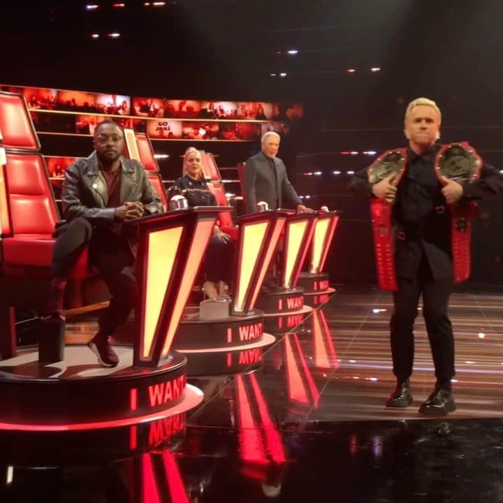 のインスタグラム：「The double champ walking into the voice 2021 tonight like... 🤪🤣🏆🏆👌🏻」