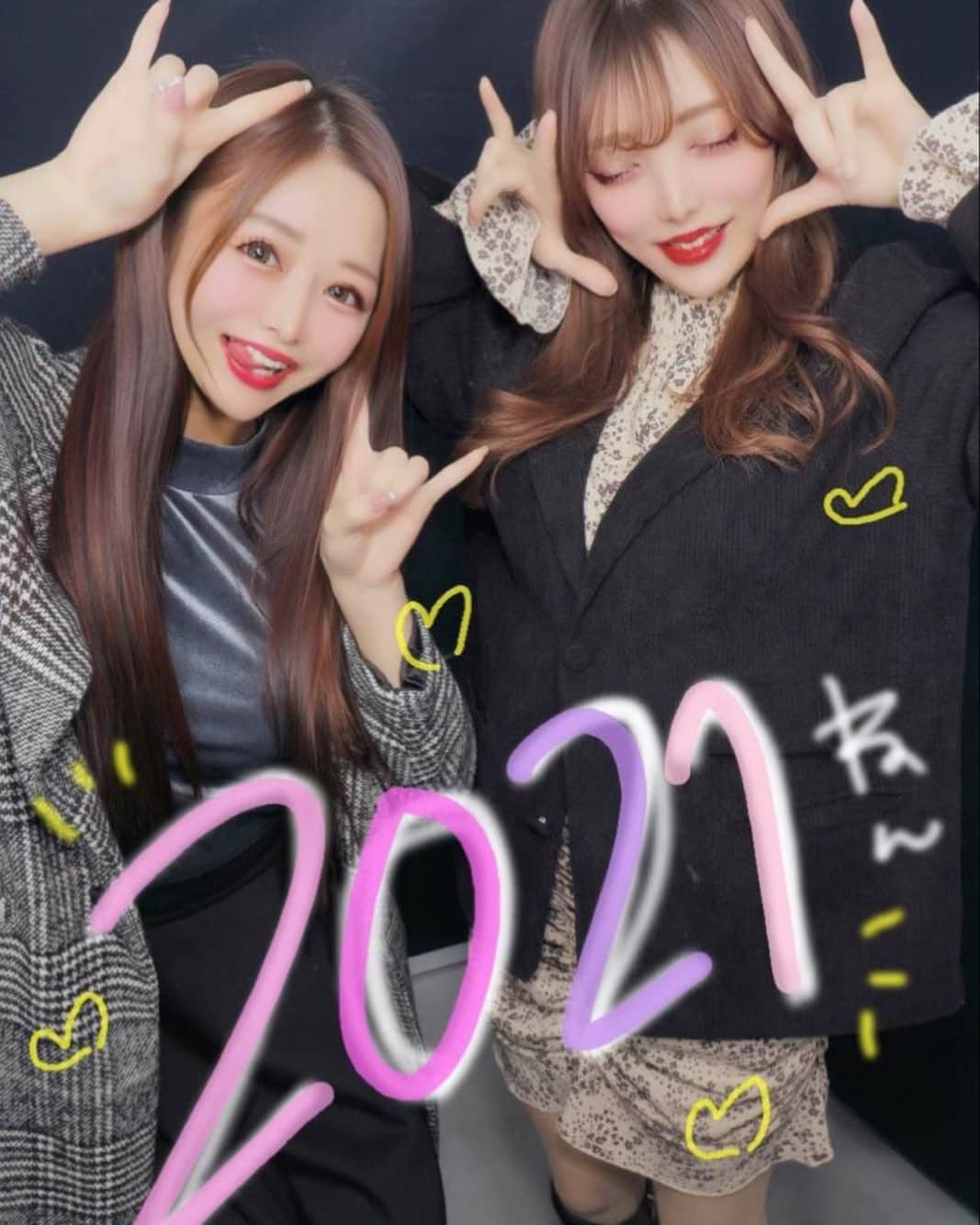 椎名麗のインスタグラム：「あけましておめでとうございます🎍2020年少しでも関わってくださった全ての人に心から感謝します。そして2021年もよろしくお願いします✨ #私だけポーズが昭和#じわじわ案件」