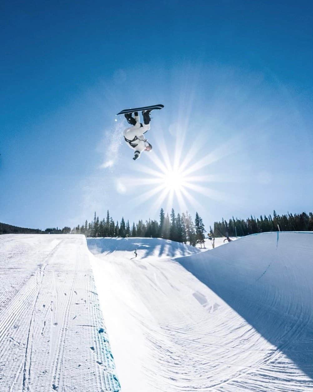 ショーン・ホワイトさんのインスタグラム写真 - (ショーン・ホワイトInstagram)「🥷🏻  📸 @taylorbrant」1月3日 2時03分 - shaunwhite