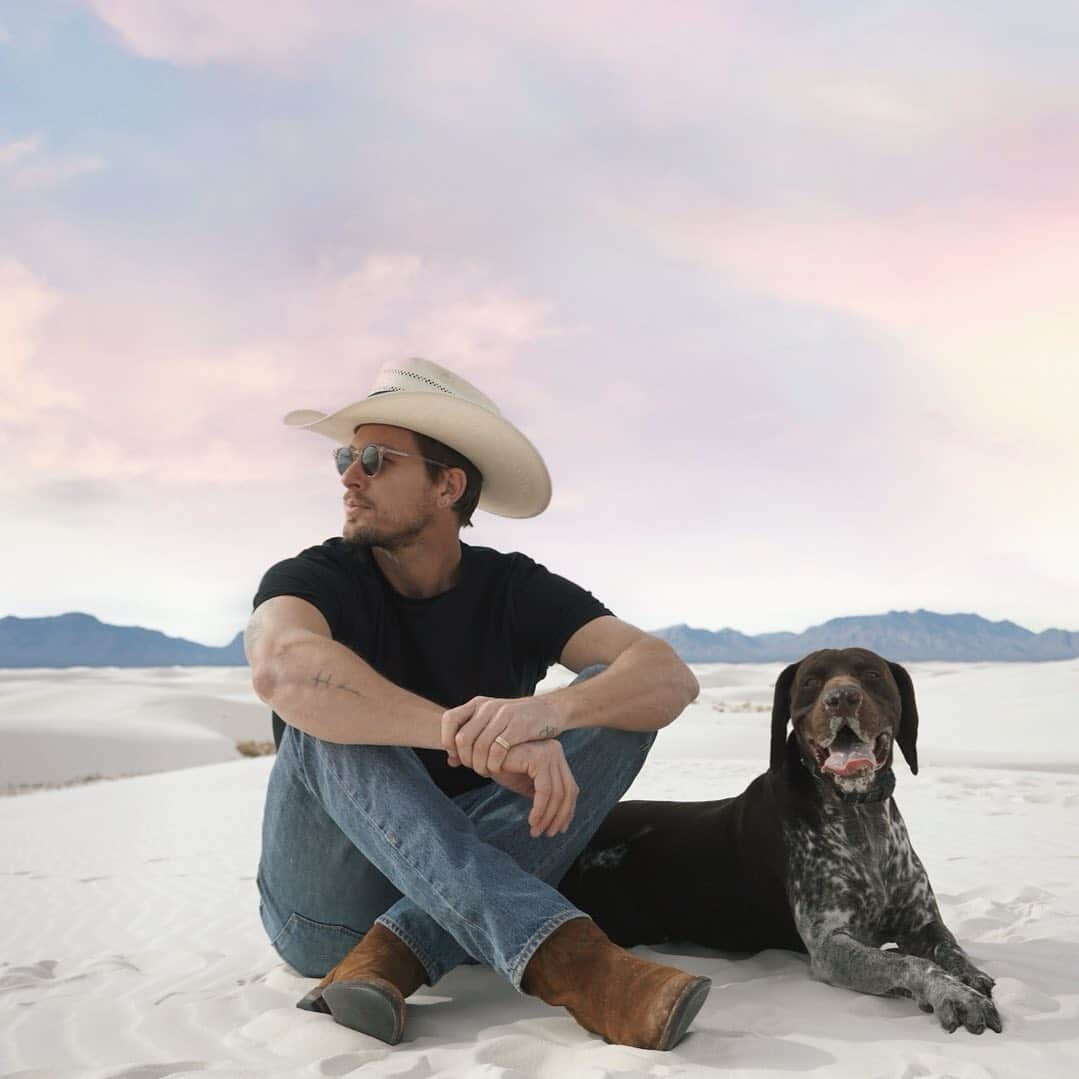 アダム・センさんのインスタグラム写真 - (アダム・センInstagram)「Epic start to 2021. Out in the middle of no where with, Mother Nature and my ride or dies.  #whitesands #travel #newmexico #roadtrip #explore」1月3日 2時12分 - adamsenn