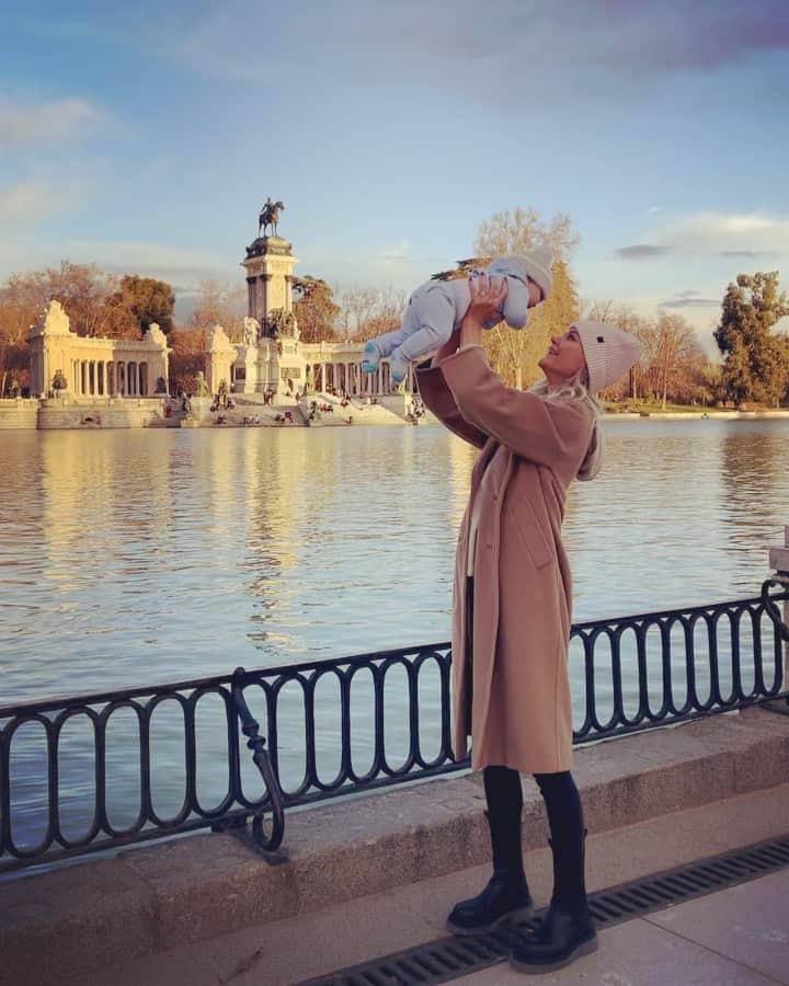 ソフィア・ミロシェヴィッチのインスタグラム：「My happiness 💙👶🏼」