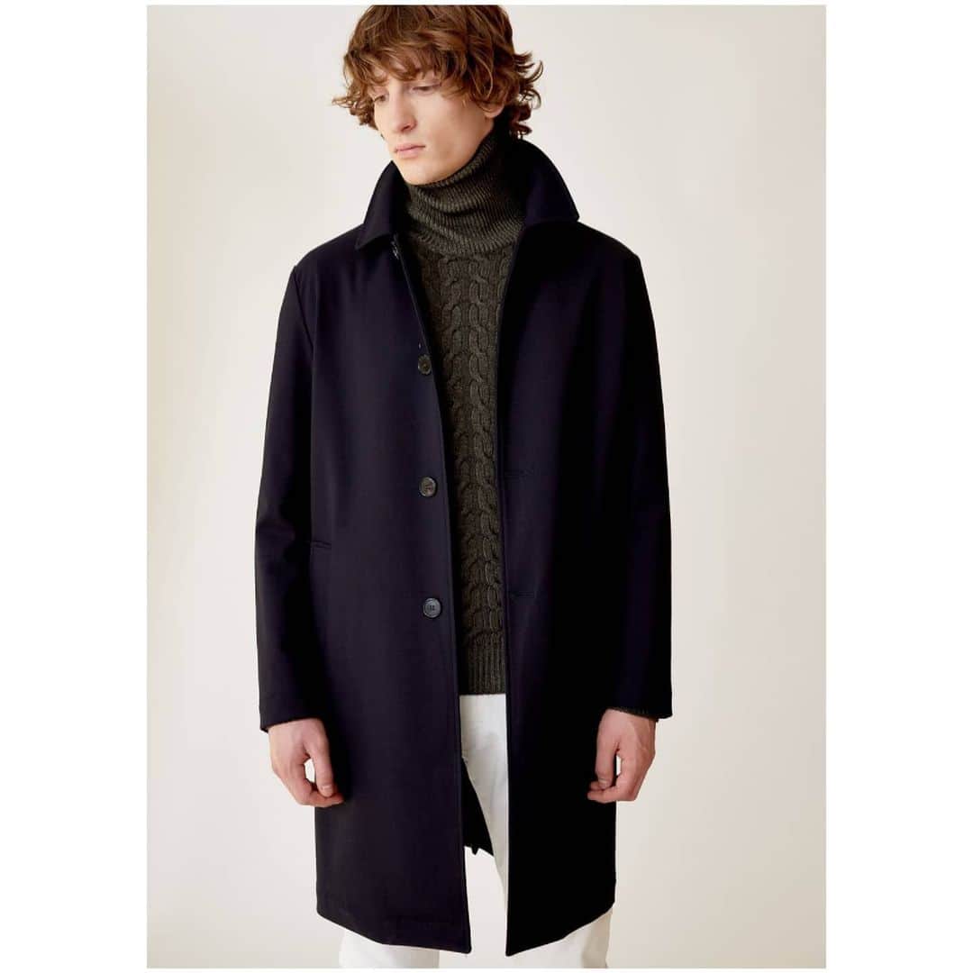 アルテアのインスタグラム：「Altea FW20  Winter uniform: 3 Layer waterproof wool coat, garment dyed Merino turtleneck, white denim. All made in Italy.  #alteamilano #madeinitaly #menswear」