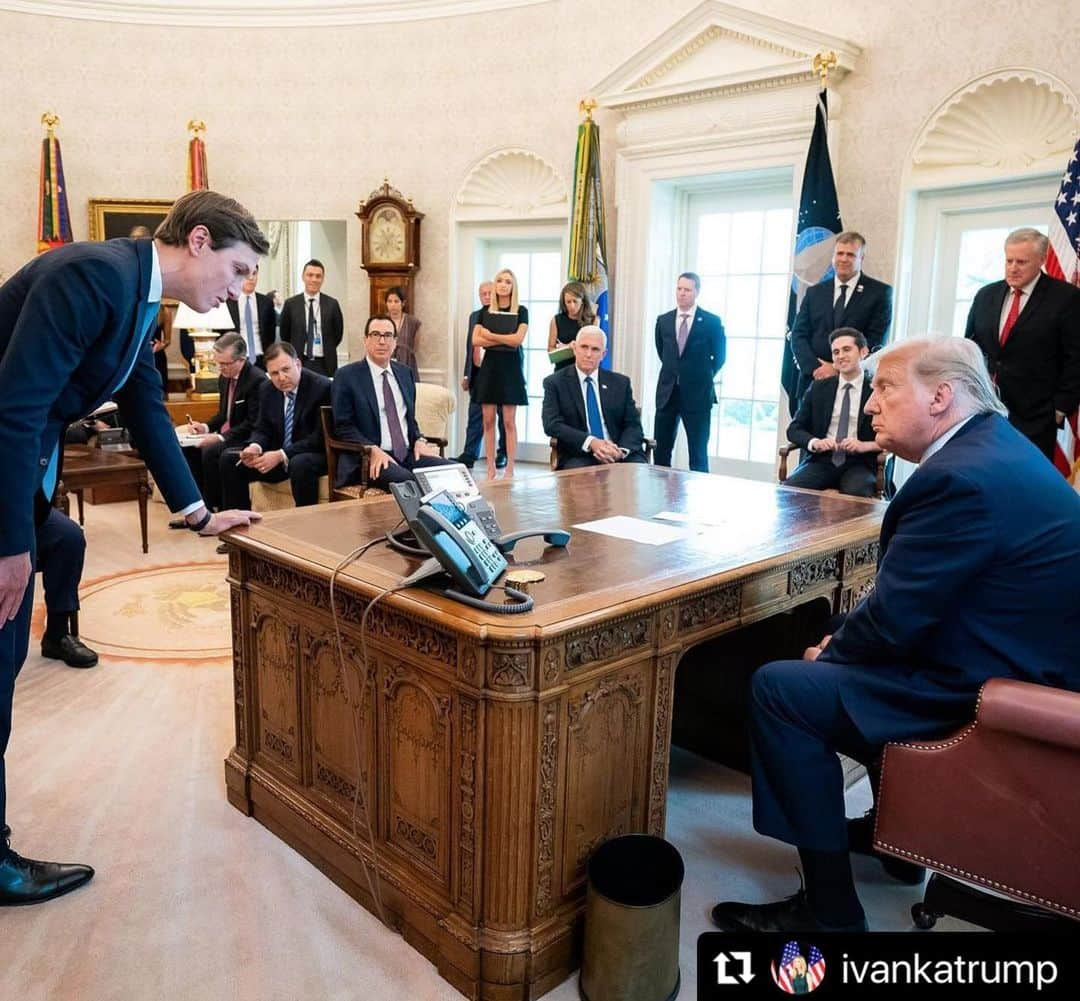 ドナルド・トランプさんのインスタグラム写真 - (ドナルド・トランプInstagram)「#Repost @ivankatrump  ・・・ May peace in the world continue to flourish in 2021! 🇺🇸🇮🇱🇦🇪🇧🇭🇸🇩🇲🇦🕊  [📷: Behind the Scenes/ Abraham Accords]」1月3日 2時51分 - realdonaldtrump