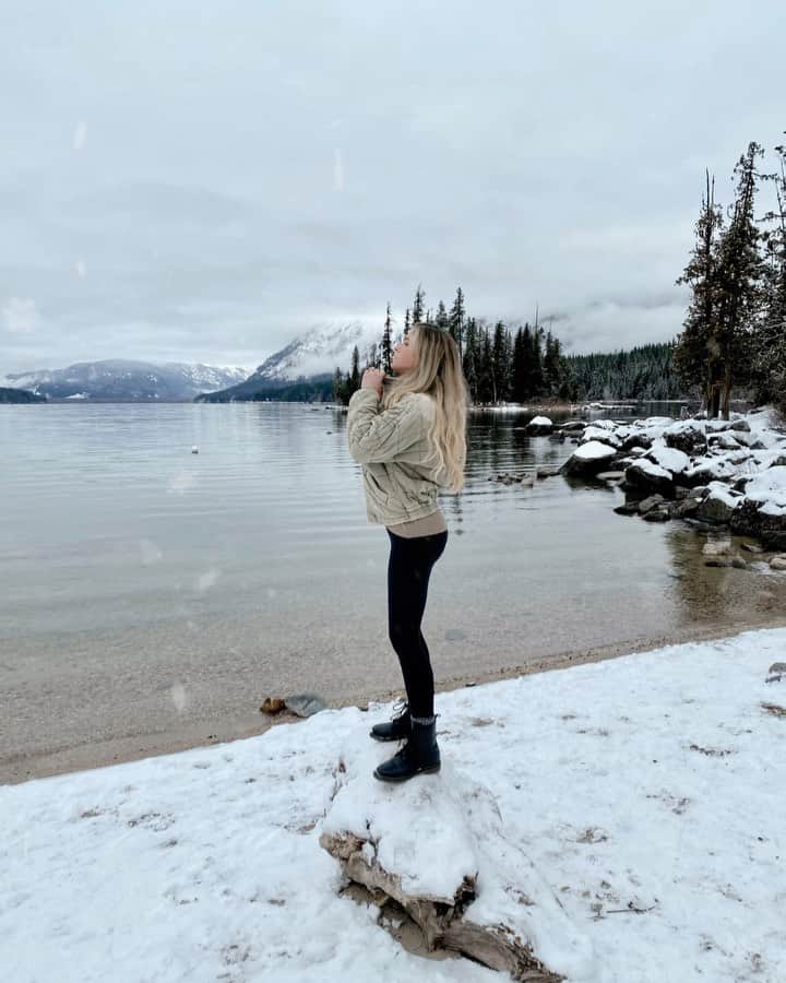 carlyのインスタグラム：「Still dreaming about this magical winter wonderland snow globe situation in WA ☃️」