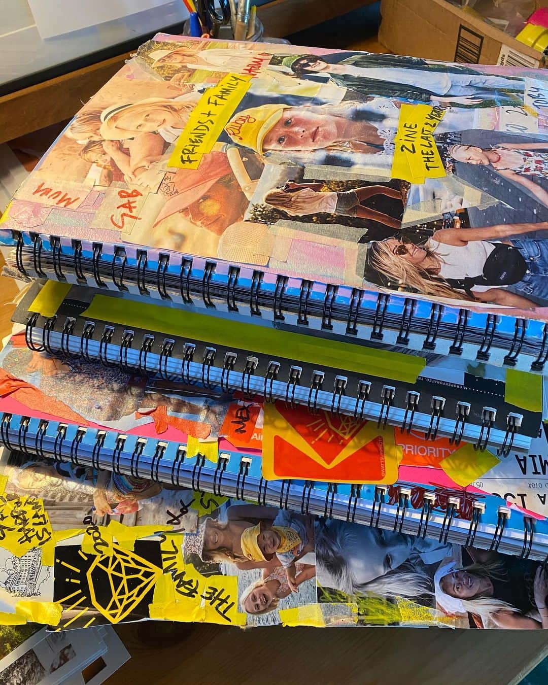 ベン・ワッツさんのインスタグラム写真 - (ベン・ワッツInstagram)「2020 was one for the scrapbooks ...... spent the year building new scrapbooks from old & recent shoots and memories..... had an awesome time doing it .  Here’s a couple pages to share .  #scrapbooking #benwatts #newzine #memories #old #new #montaukdreaming」1月3日 3時14分 - wattsupphoto