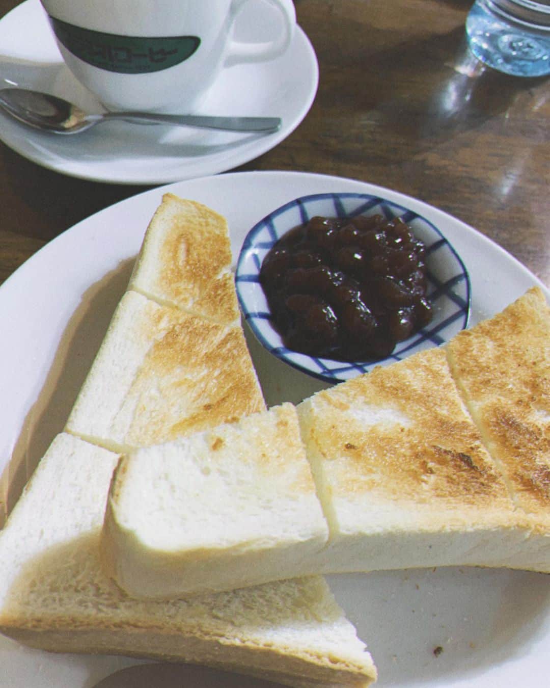 宮本由梨さんのインスタグラム写真 - (宮本由梨Instagram)「久しぶりに喫茶店にモーニングを食べに行きました。 #あんこトッピング」1月3日 9時17分 - miyamoto_yuri_