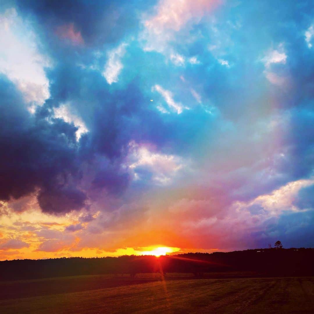 満島真之介さんのインスタグラム写真 - (満島真之介Instagram)「⭐︎あけましておめでとうございます⭐︎  あたたかく やわらかく 夢おおきく  光り輝く2021年スタート！ 美しい空に願いを託して。」1月3日 9時17分 - mitsushimax