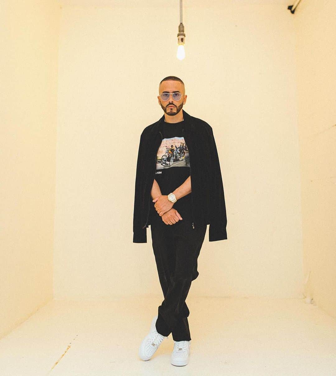 ヤンデルさんのインスタグラム写真 - (ヤンデルInstagram)「Grande es aquel que para brillar, no necesita apagar la luz de los demás 💡」1月3日 4時14分 - yandel
