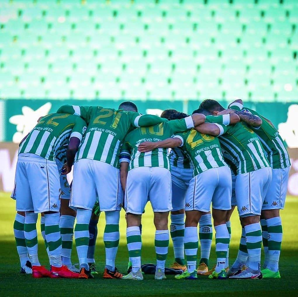 クラウディオ・ブラーボのインスタグラム：「Gran trabajo y esfuerzo de todos!!! Juntos somos más fuertes muchachos 💪🏻 a no dejar de creer en nuestras capacidades.  @realbetisbalompie 💚」